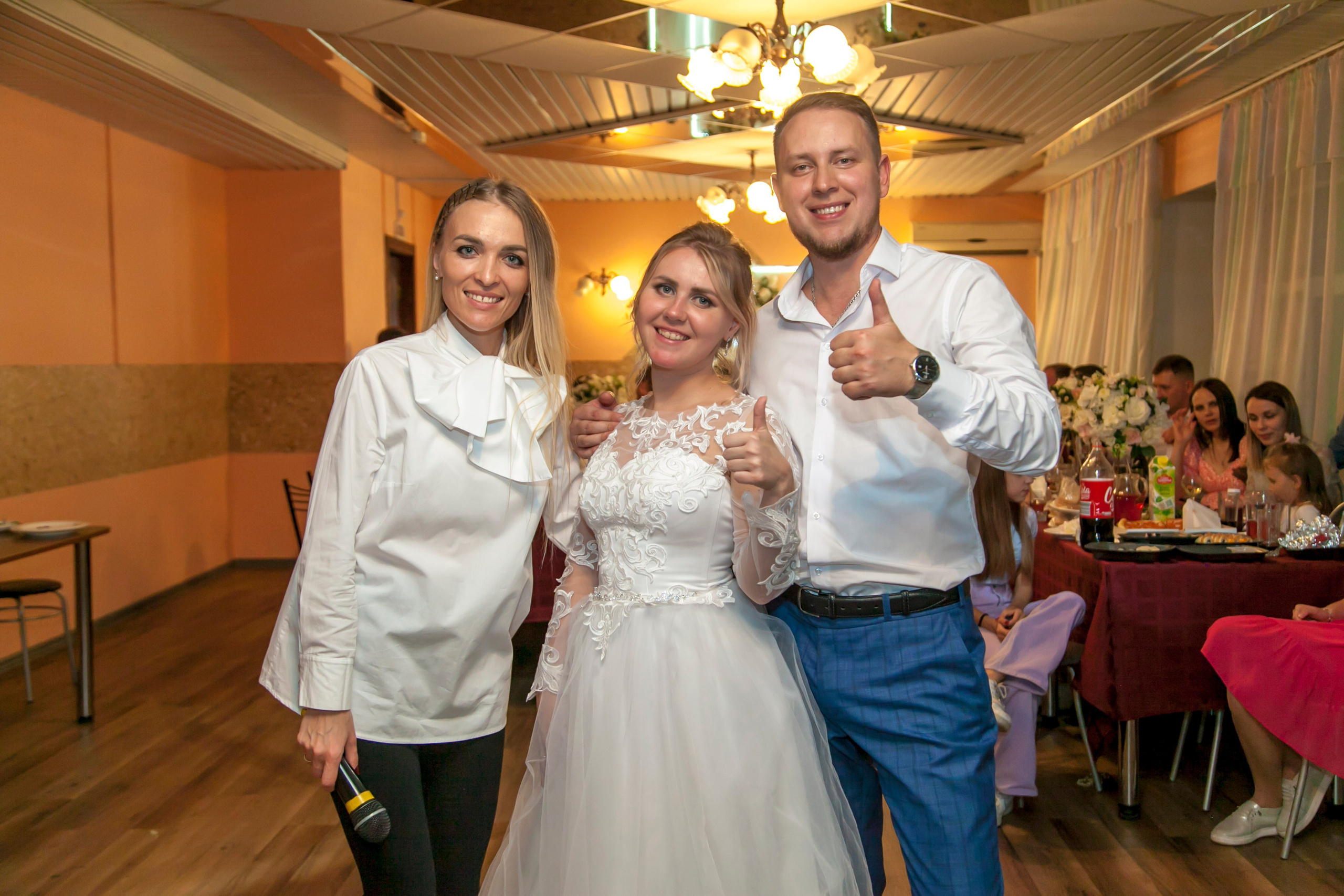 Ведущая на свадьбу Алена Пичкалева. Ведущий, Тамада, DJ, фото в Перми. Хорошее настроение