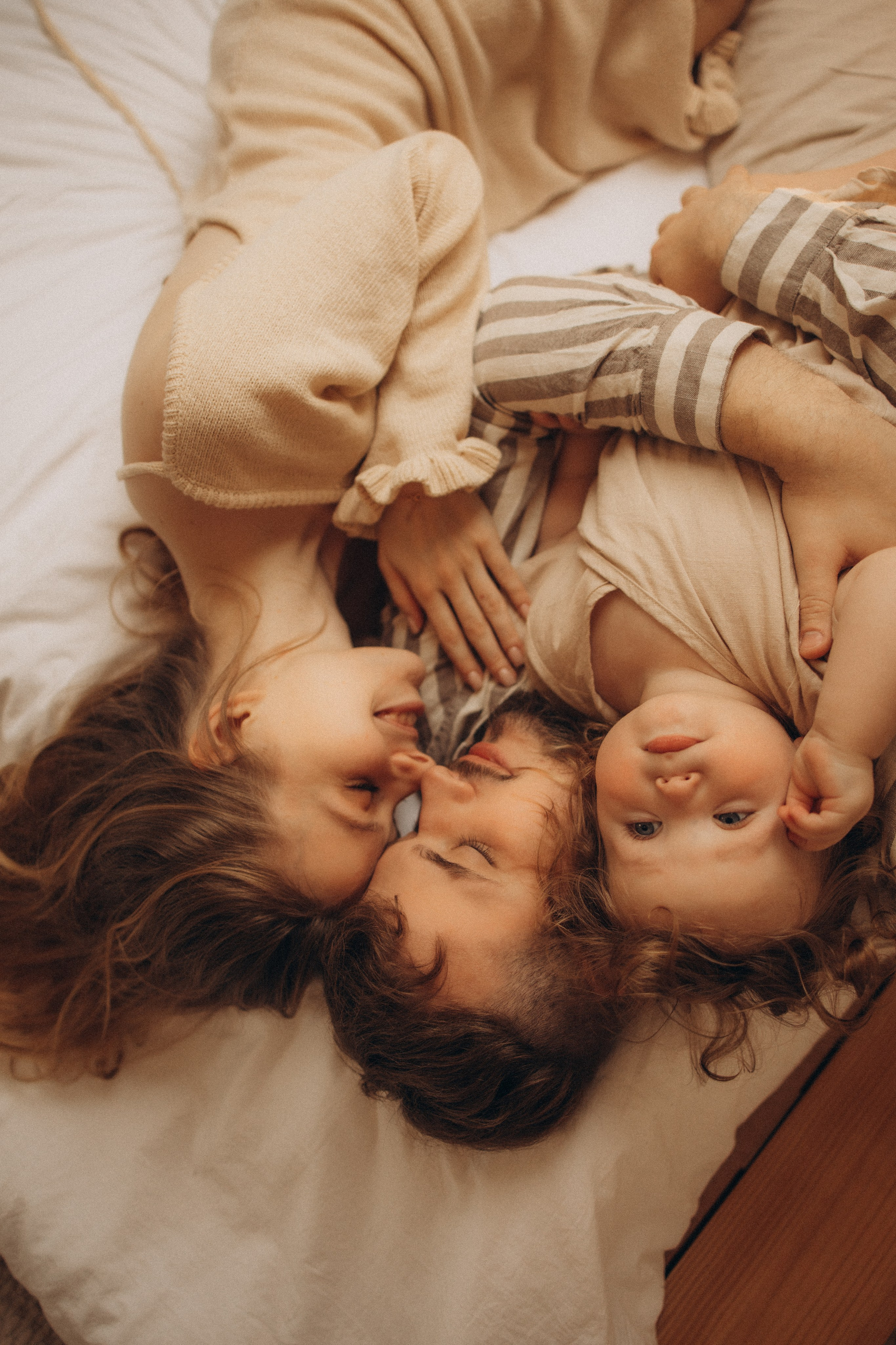 Алена, Вова, Святик. Фотокарточки о вас и о большой любви!