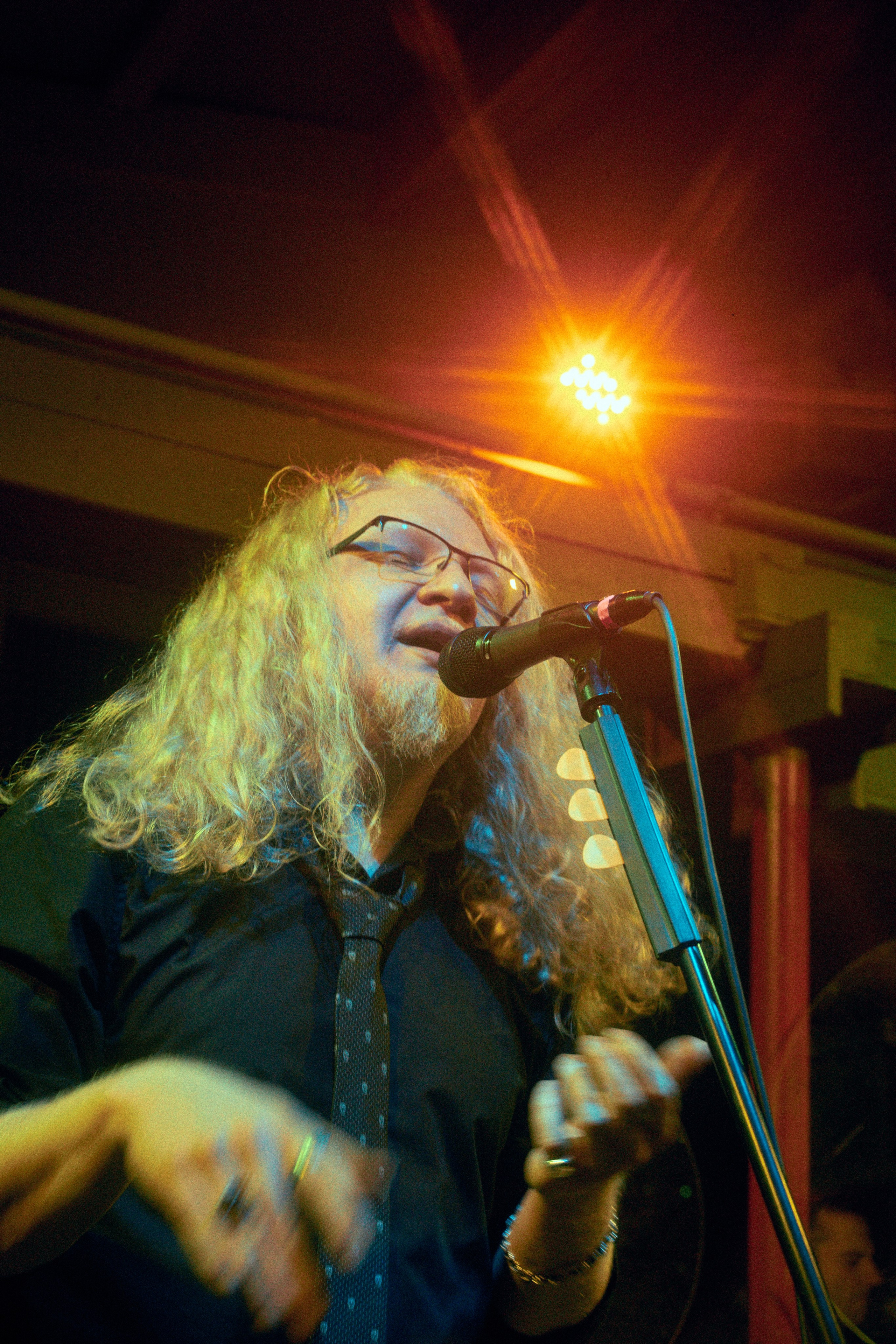 ГОЛОВА МУЭССЫ — КОНЦЕРТ 18-10-2025 В КИТАЙСКОМ ЛЕТЧИКЕ. Фотография для артистов