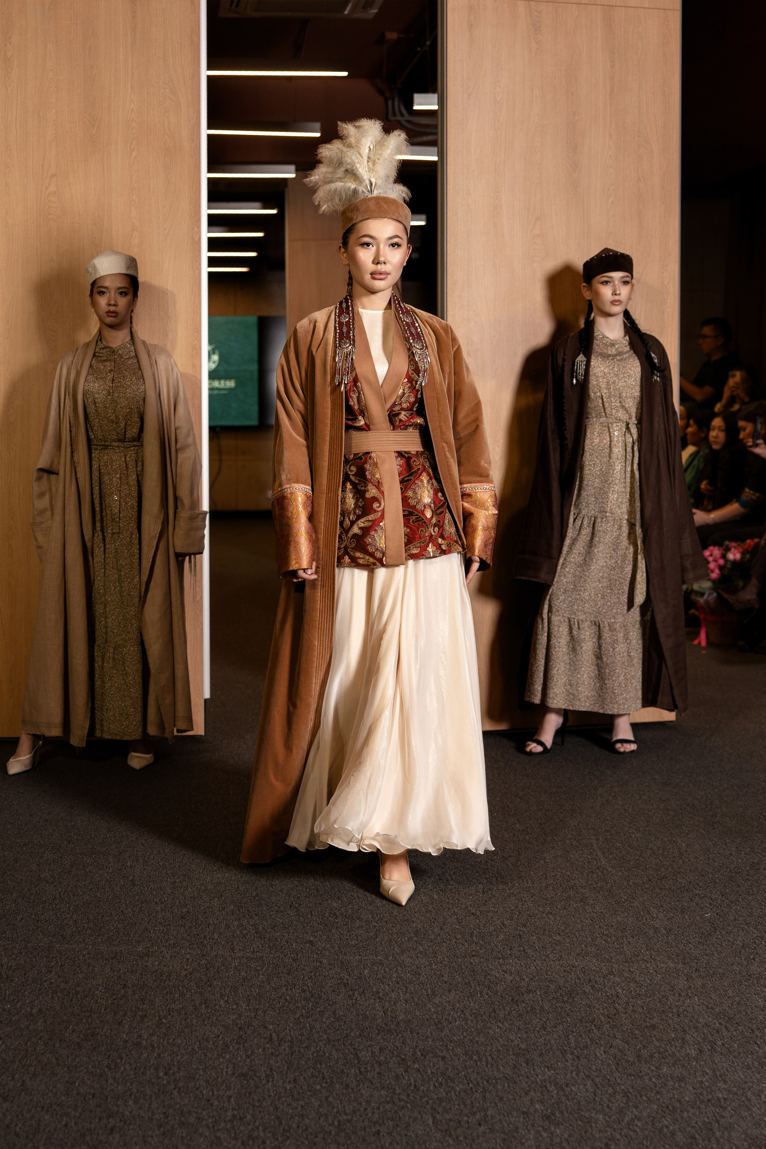 Brand NIET DRESS. Сайт Алматинского НЮ АРТ, будуар и фэшн фотографа Дениса Карпенко