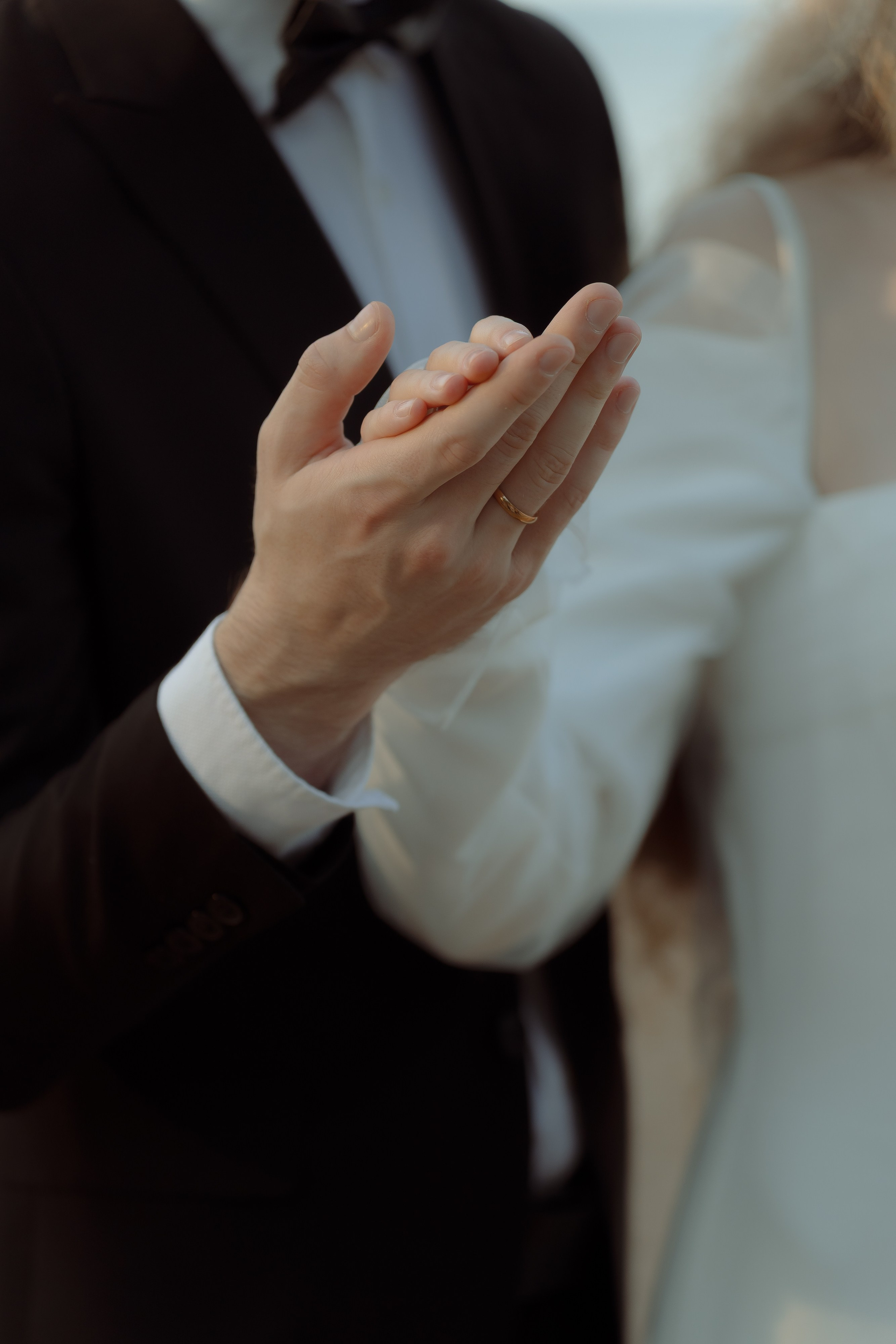 Свадебная прогулка в парке Александрия. Свадебный фотограф Дмитрий Родионов — Санкт-Петербург и Ленинградская область