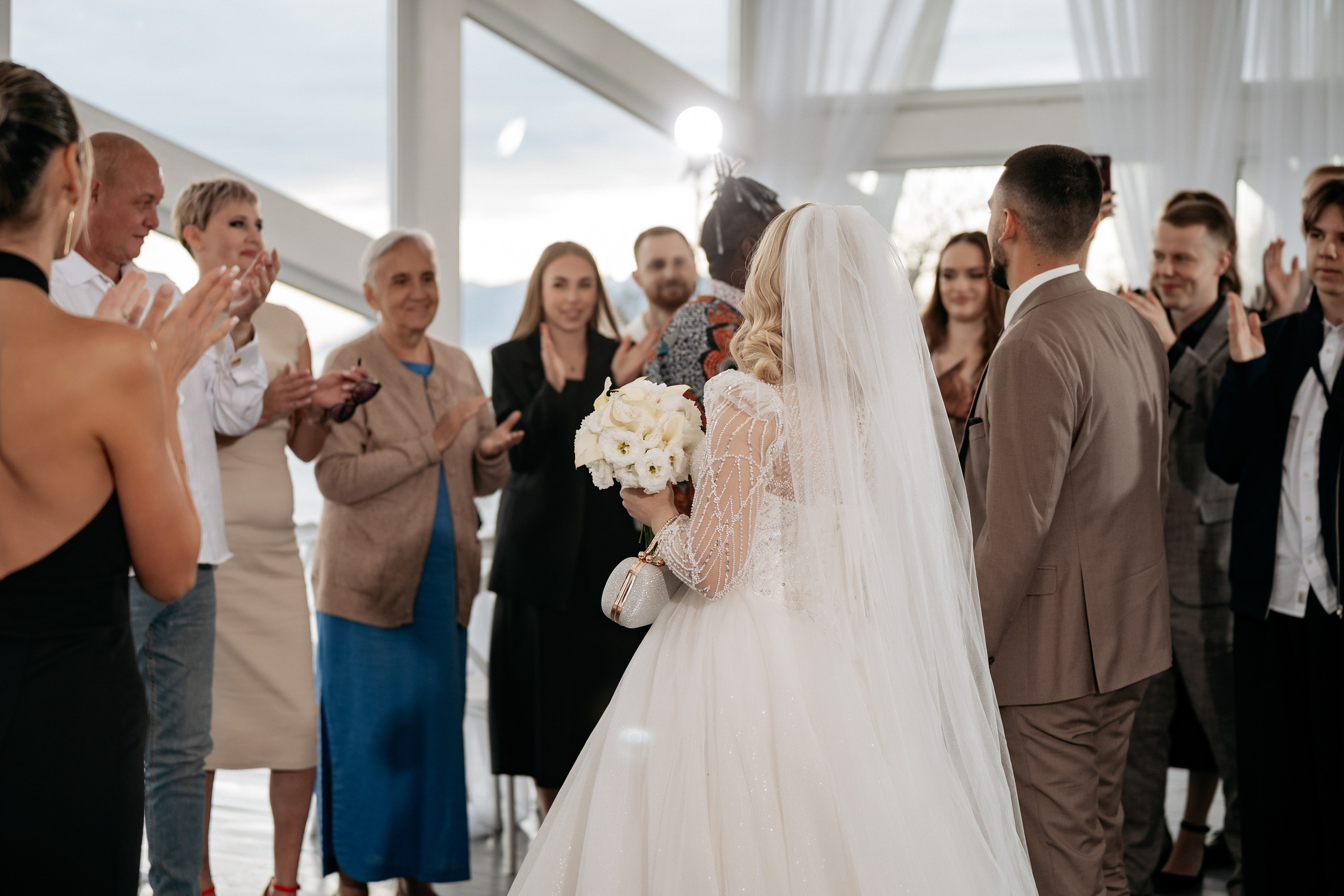 Фотографии банкета в ресторане на берегу моря в Геленджике от профессионального фотографа.