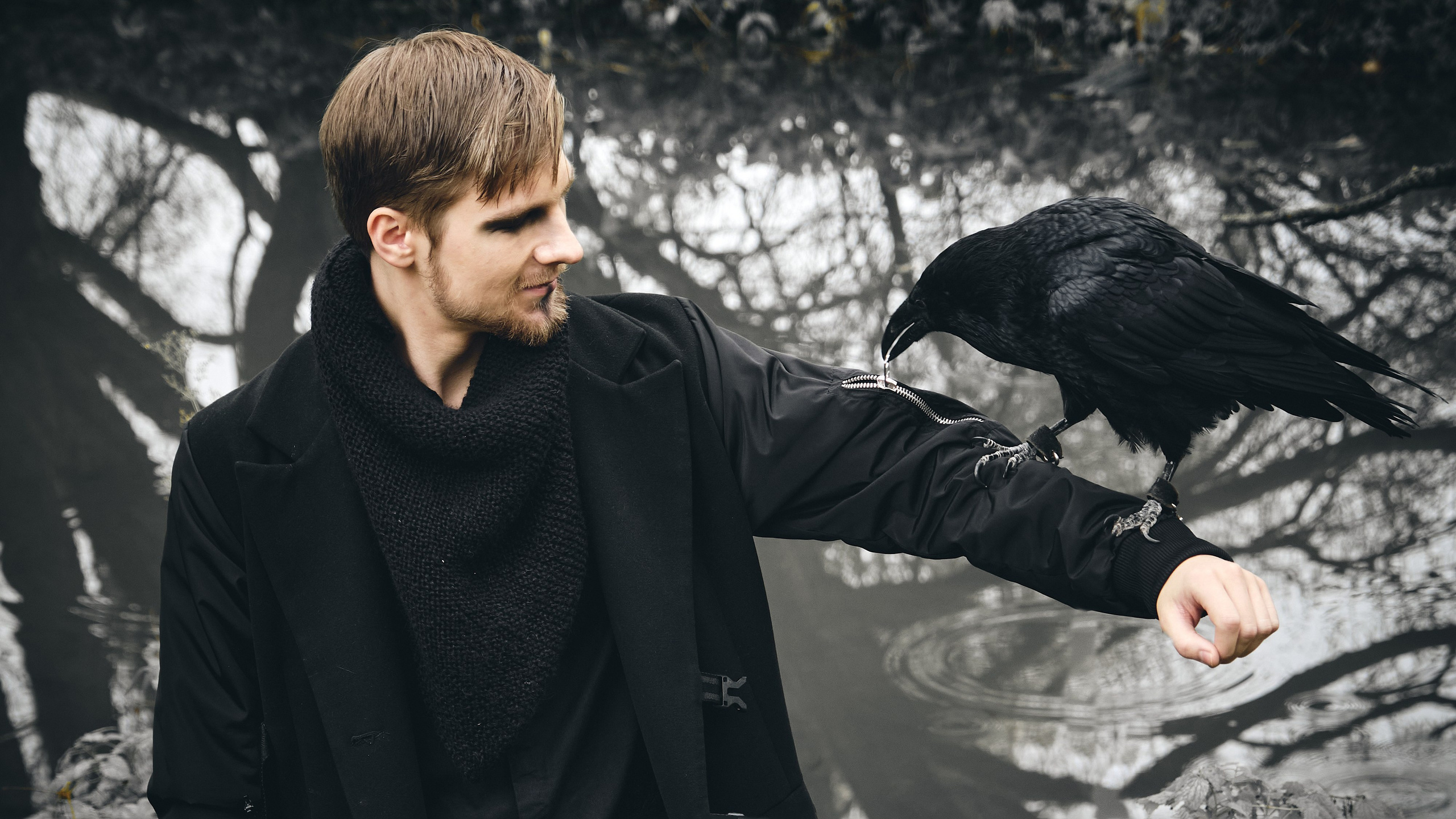 Фотосессия с вороном в парке. Портретный фотограф на новый год в Москве Виктория Колышева