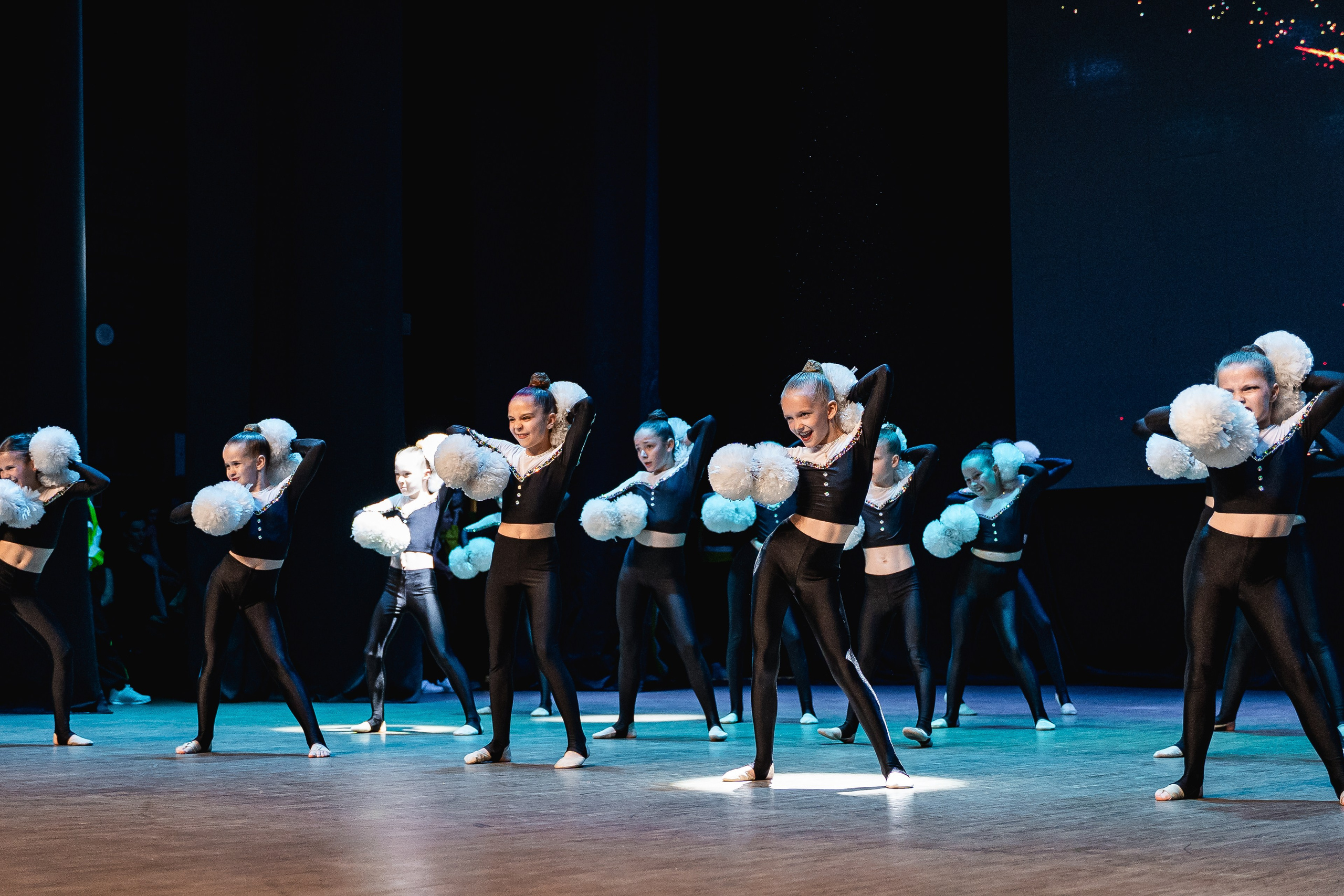 Отчётный концерт танцевально-спортивного клуба «PULSE». Портретный и репортажный фотограф в Воронеже: Анастасия Пузикова