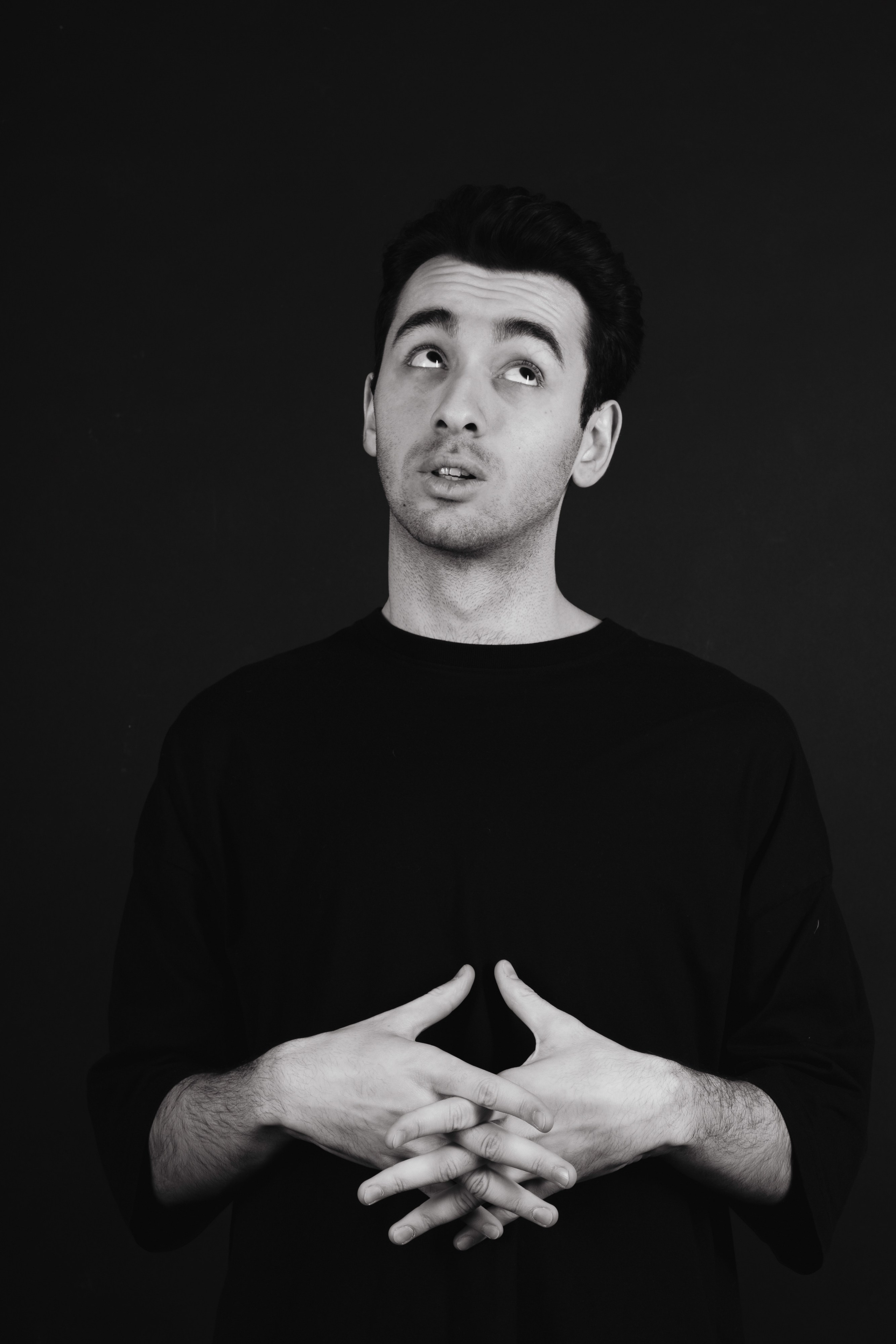 Эмоции. Краска и красные нити. Мари — фотограф и видеограф из Москвы