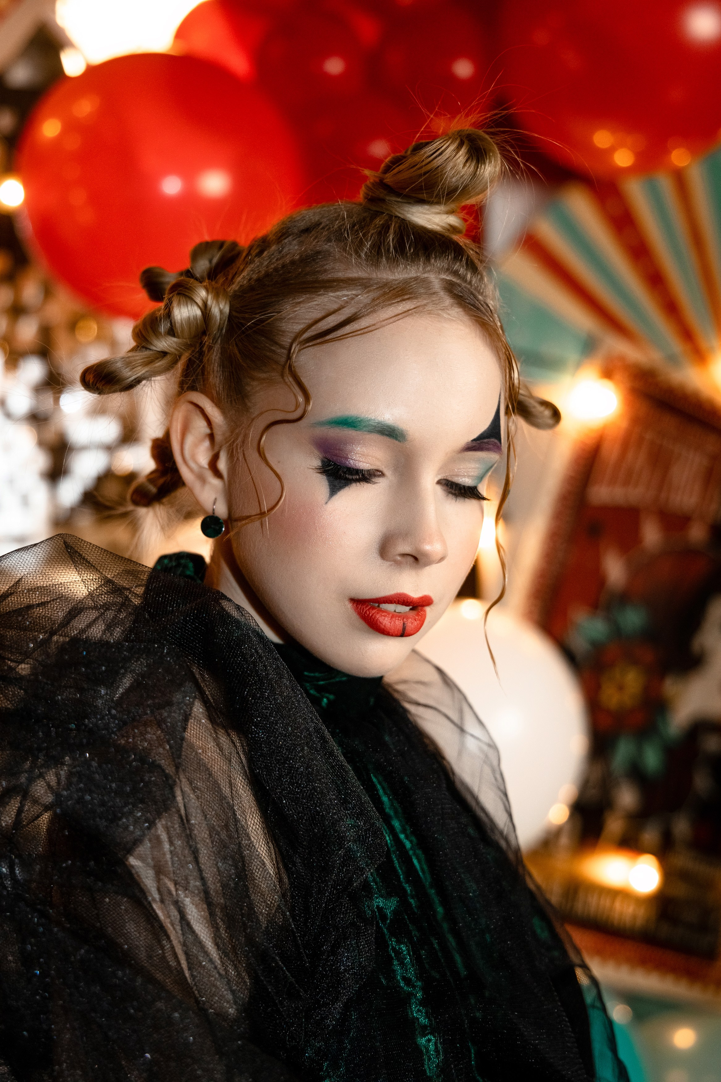 Fashion Circus. Визажист Александра Стурова, причёски Ксения Матджанова, декоратор Ксения Сергеева. Татьяна Мирзоян