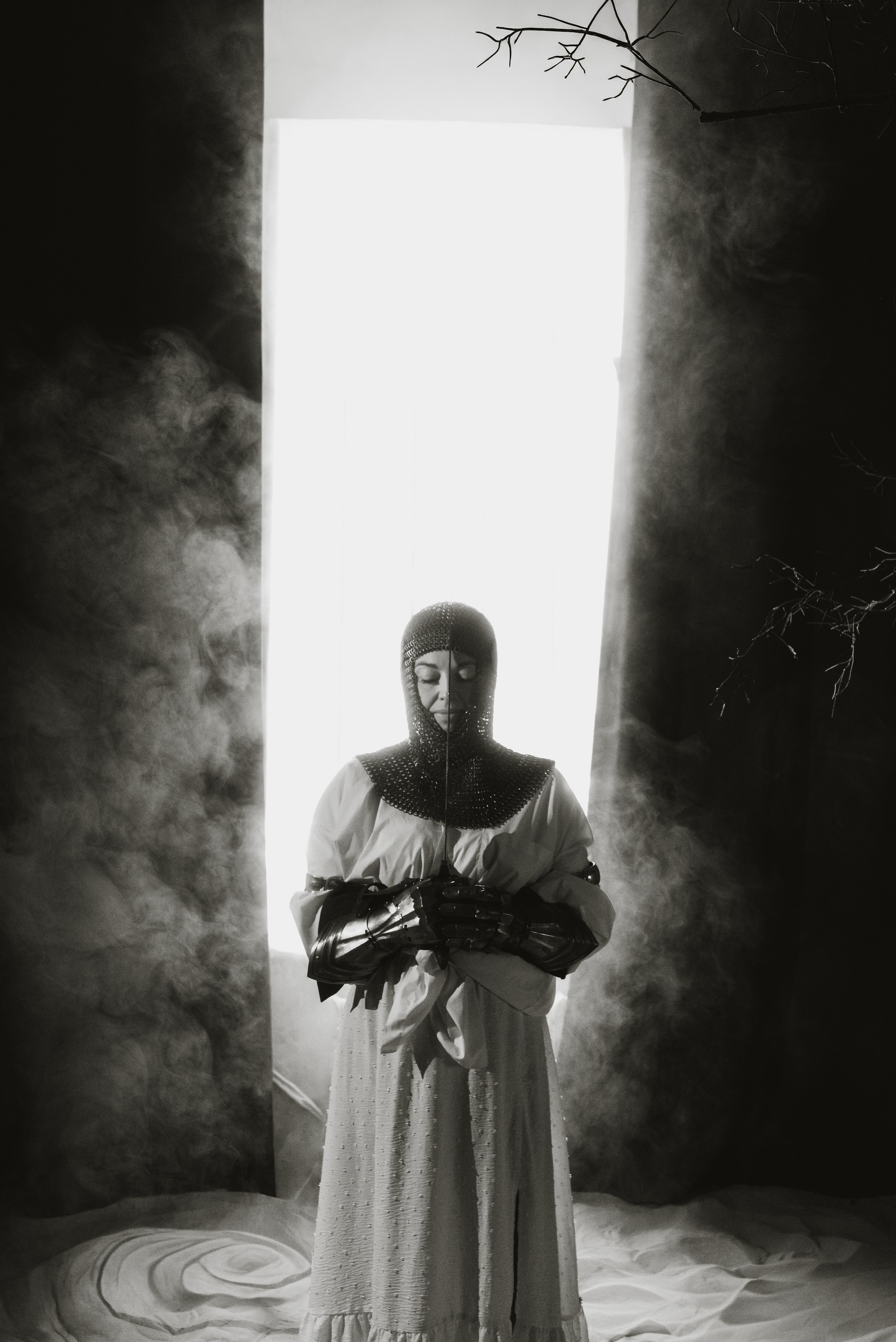 Женская психологическая съёмка в студии. Фотоведьма Дарья Нечинская