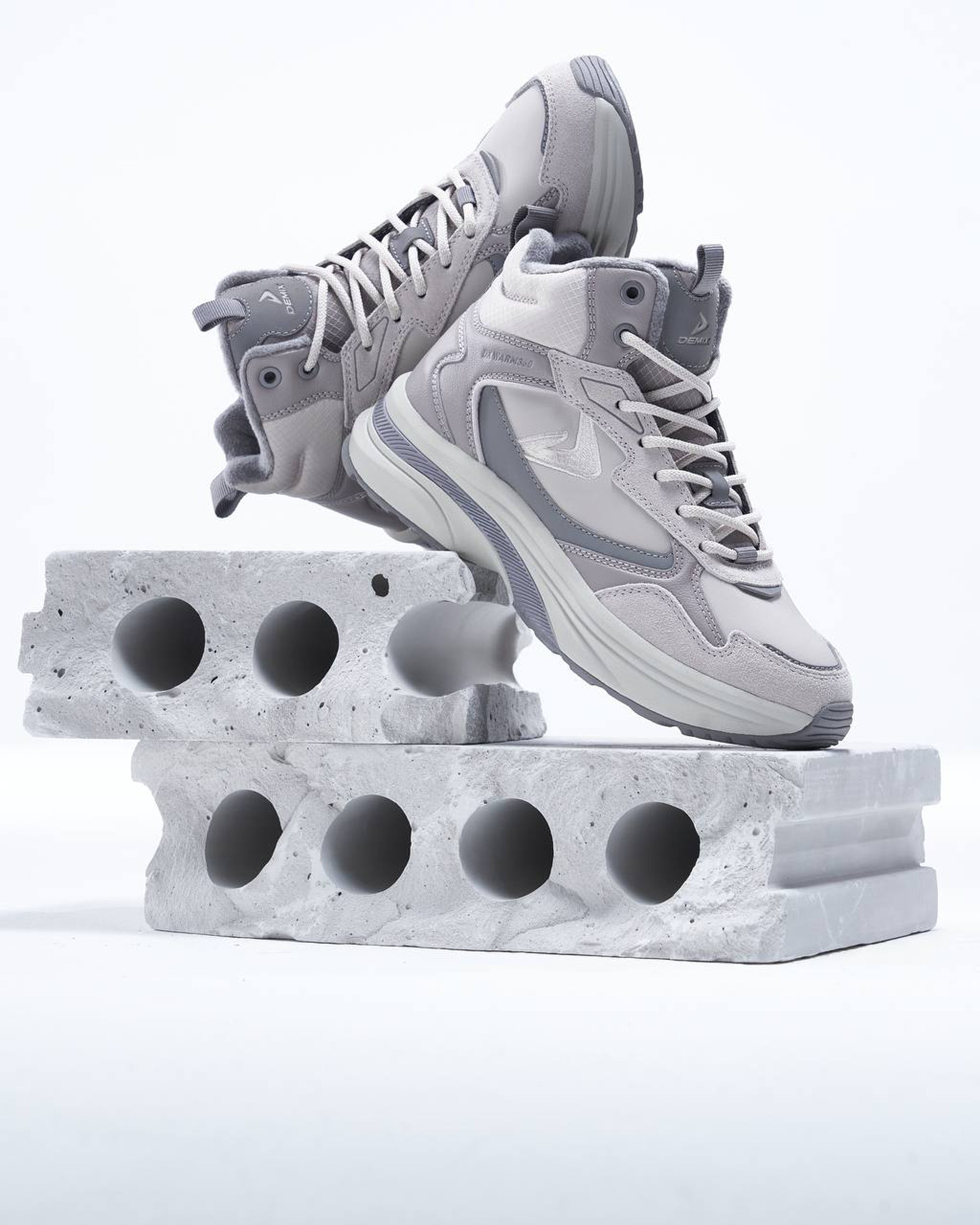 demix-spring-2025-street-style-fashion-photography