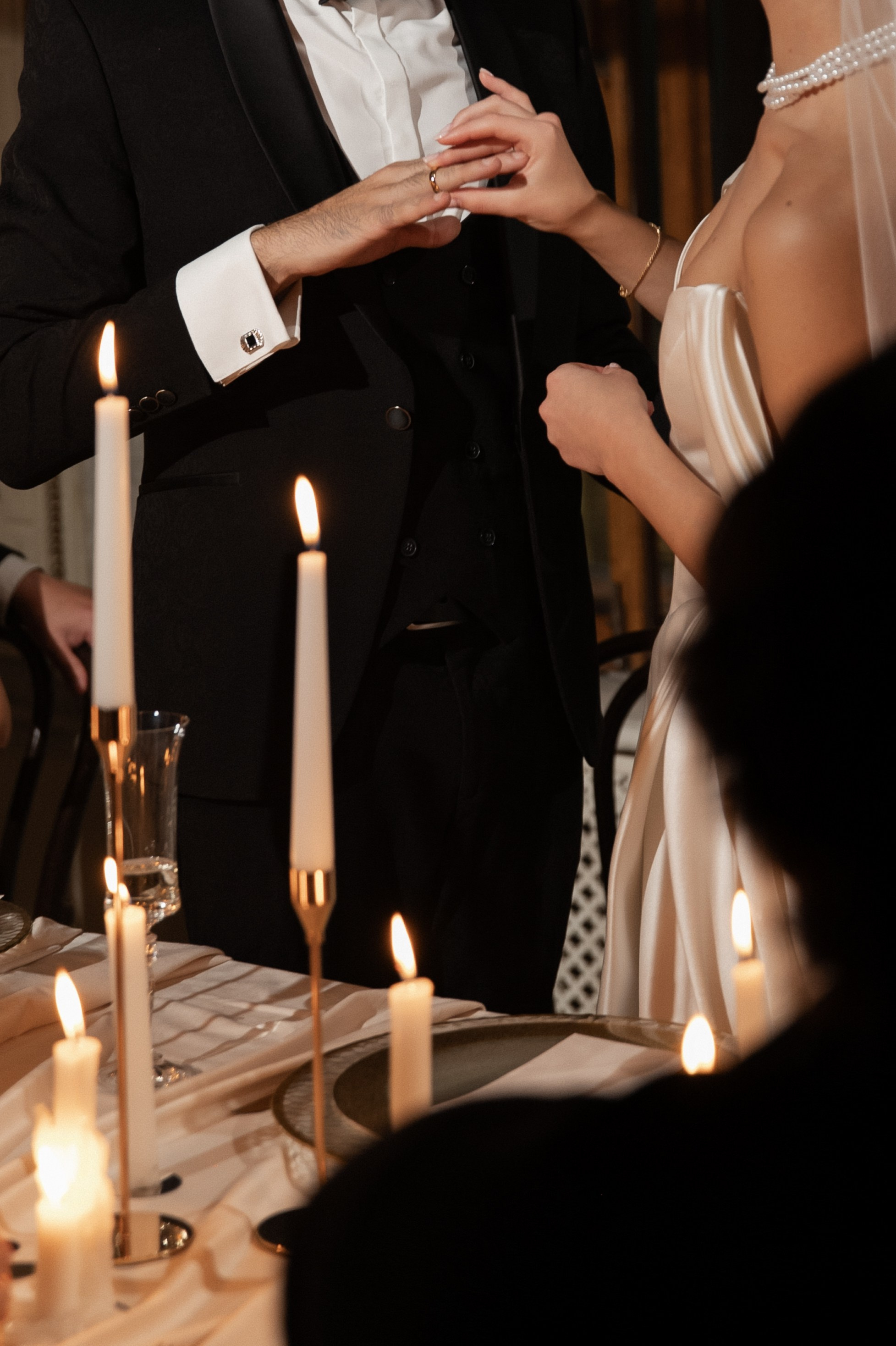 Камерный свадебный ужин при свечах в старинном особняке в фотостудии 21. Kult. Ярослава Ерина — свадебный фотограф в Москве