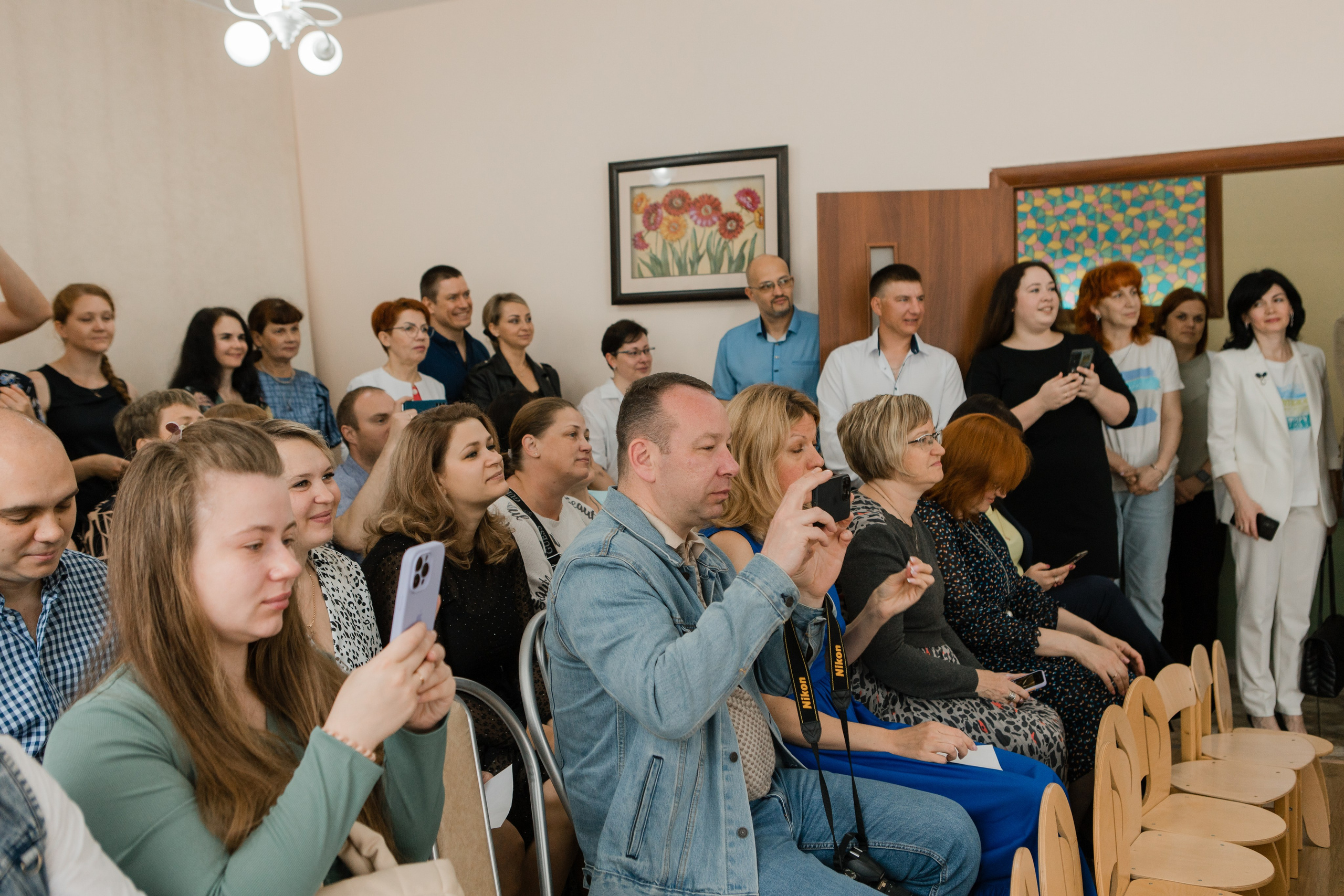 Фотосъемка выпускного в детском саду. Видеосъемка и фотосъемка свадеб. Фотограф и оператор на свадьбу. Видеосъемка подкастов, собственная видео-фотостудии. Предметная фотосъемка