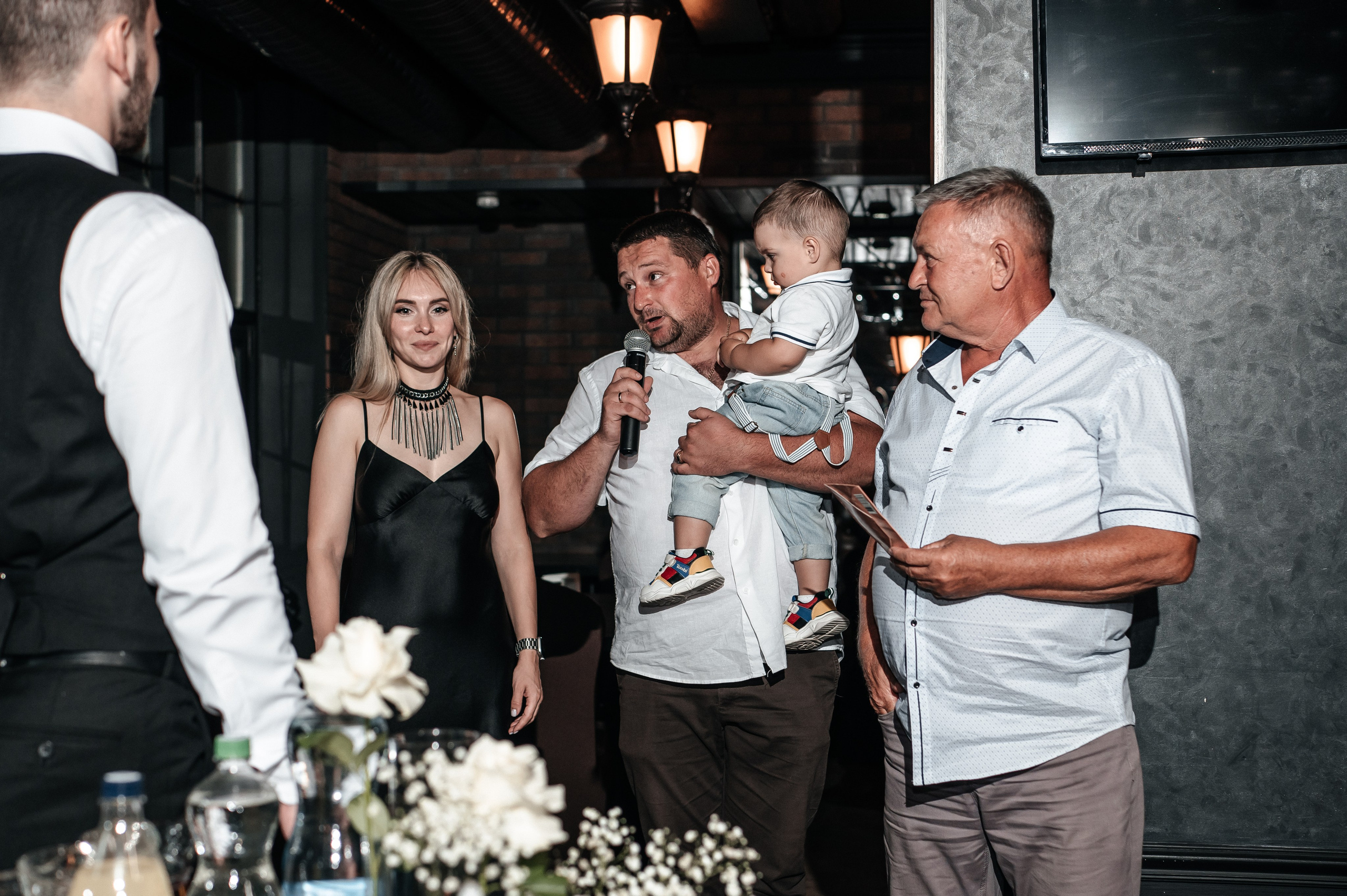 Даниил и Валерия. Черная утка. Полный день. Фотограф Екатерина Бочарникова