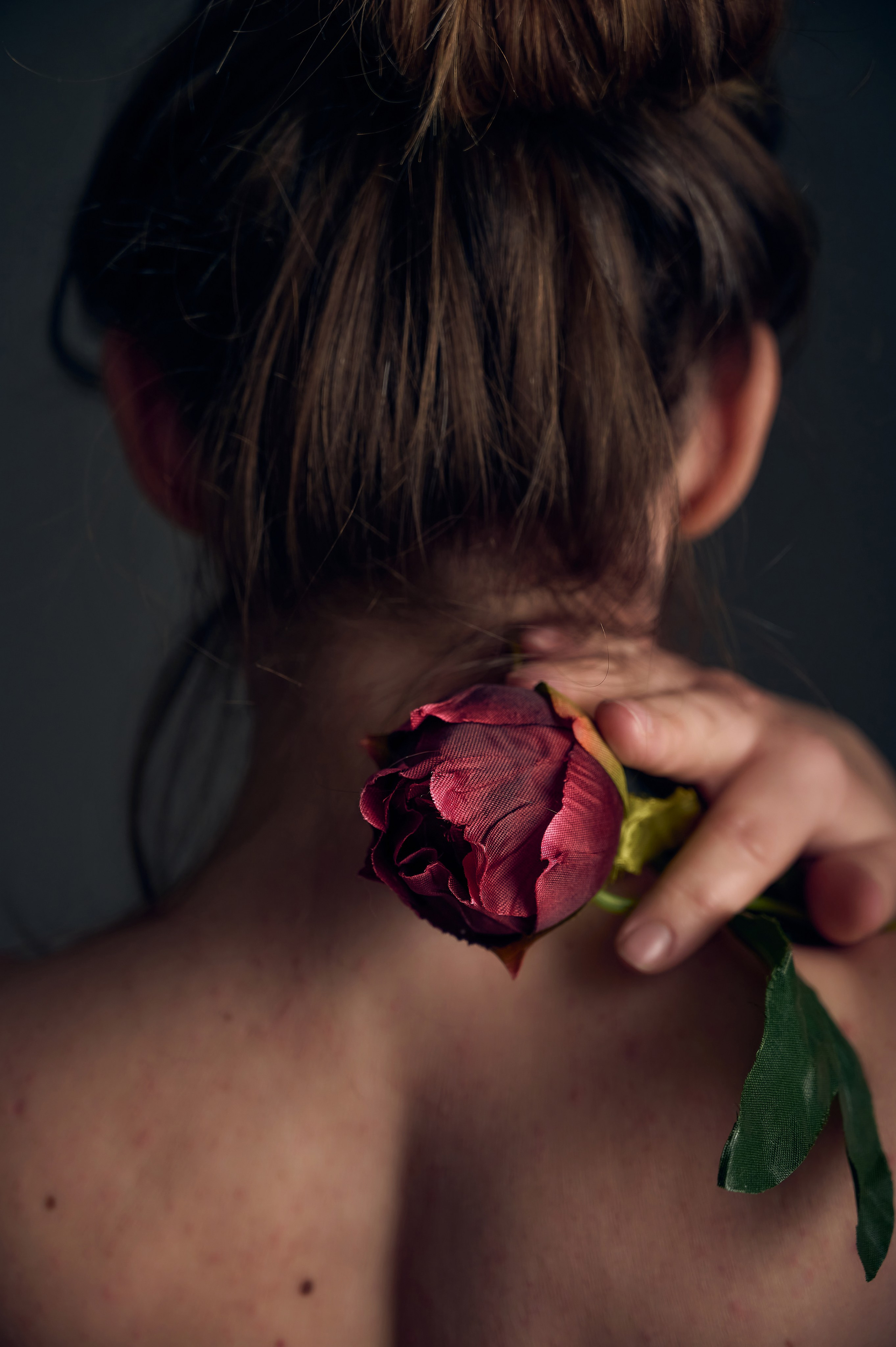 Девушки и пионы