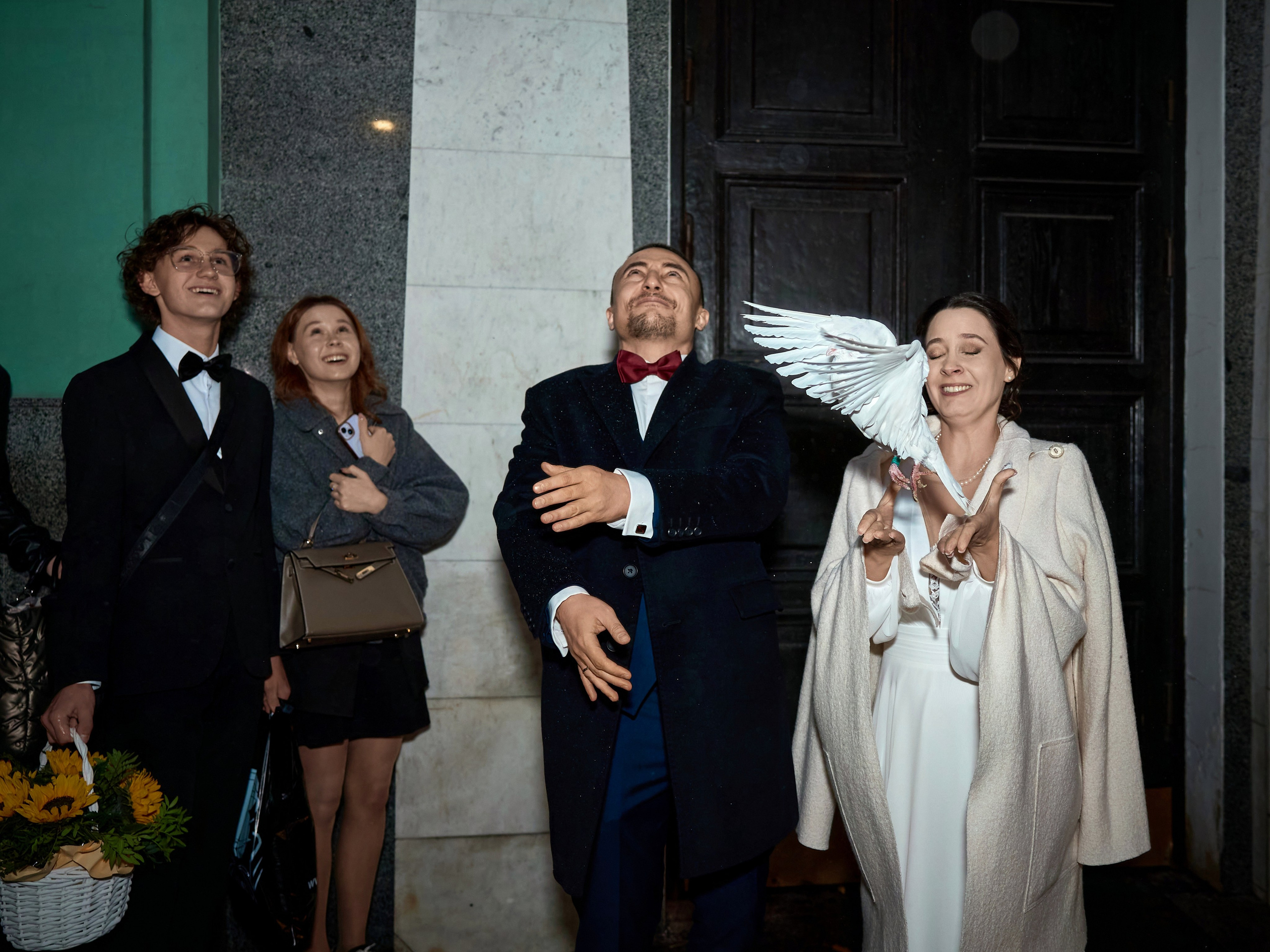 Свадебная фотосессия в студии и регистрация брака в Грибоедовском ЗАГСе