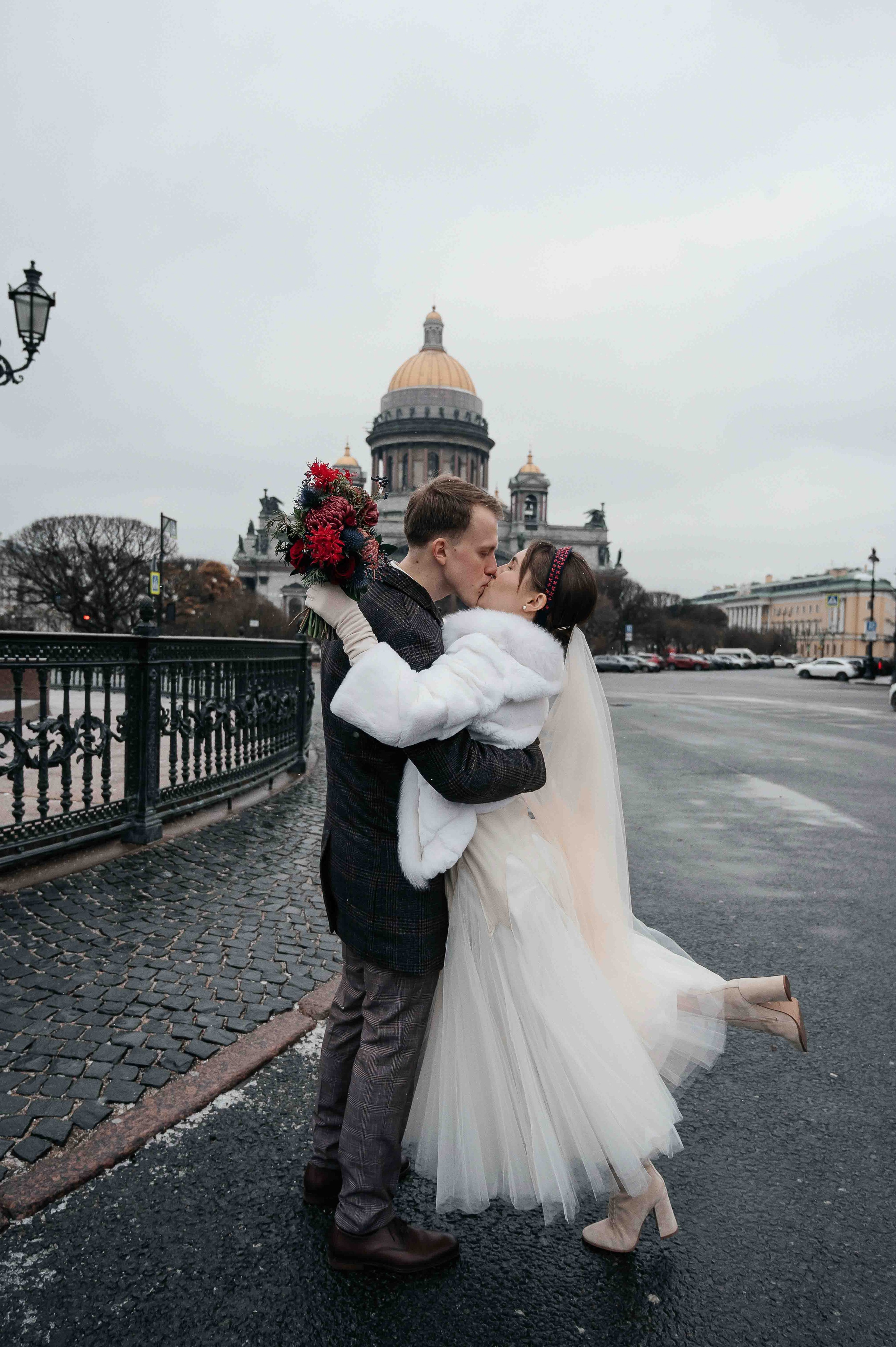 Утро невесты в гостинице. Свадебный и семейный фотограф в Котласе Никита Попов