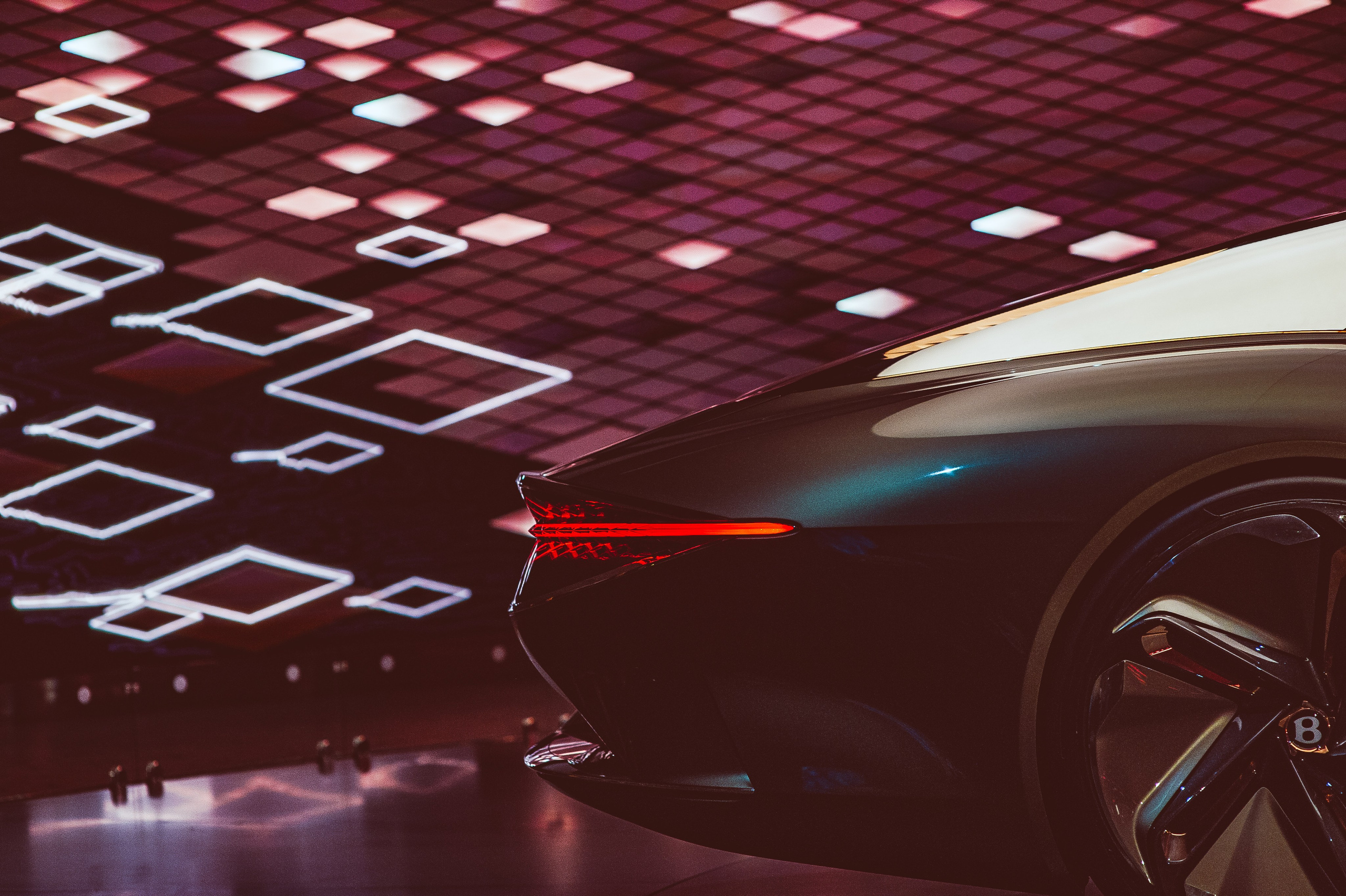 Премьера Bentley100EXP, Кру Великобритания. Репортажный фотограф Андрей Бузин