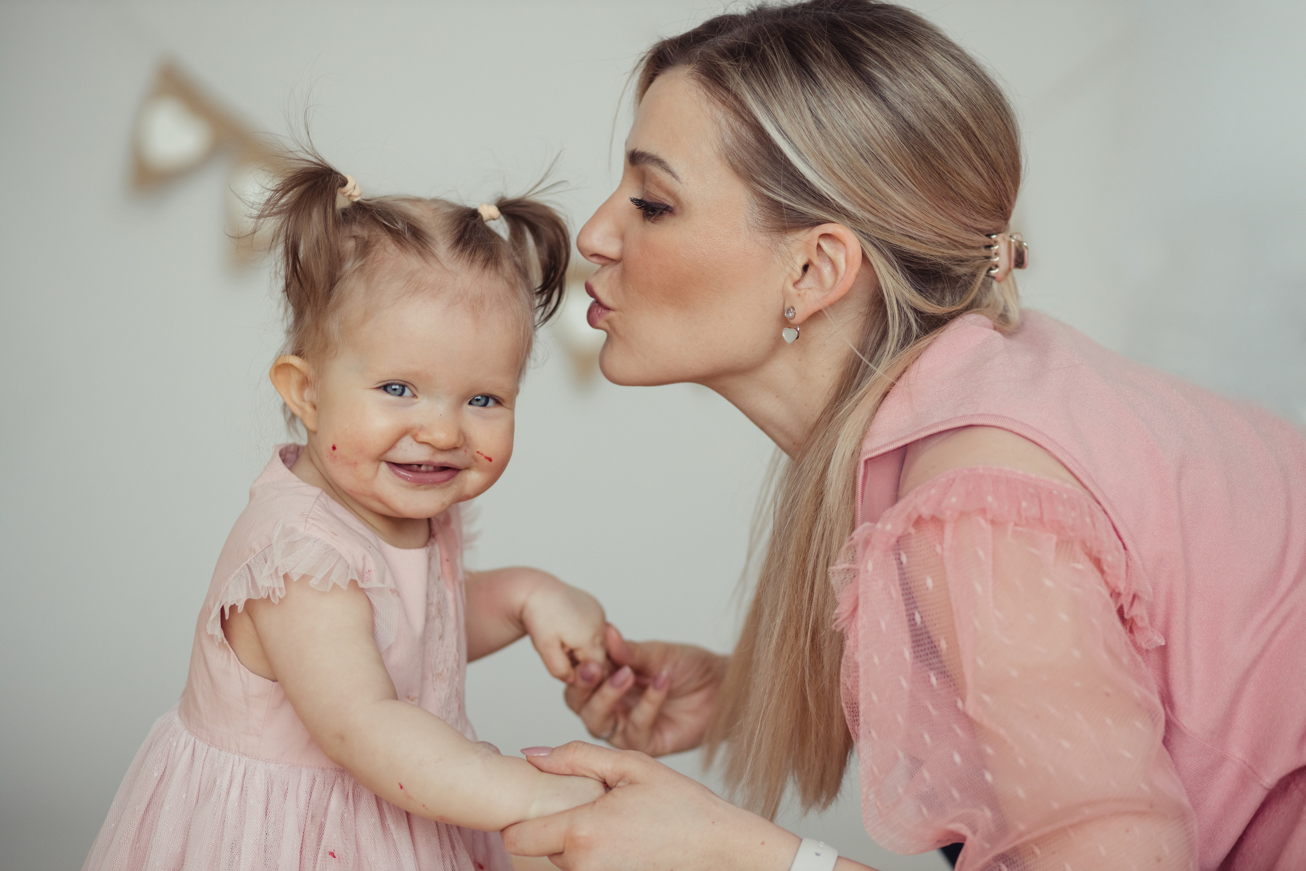 Таисия крушение тортика. Детский фотограф, фотограф на детский праздник Екатерина Огарская