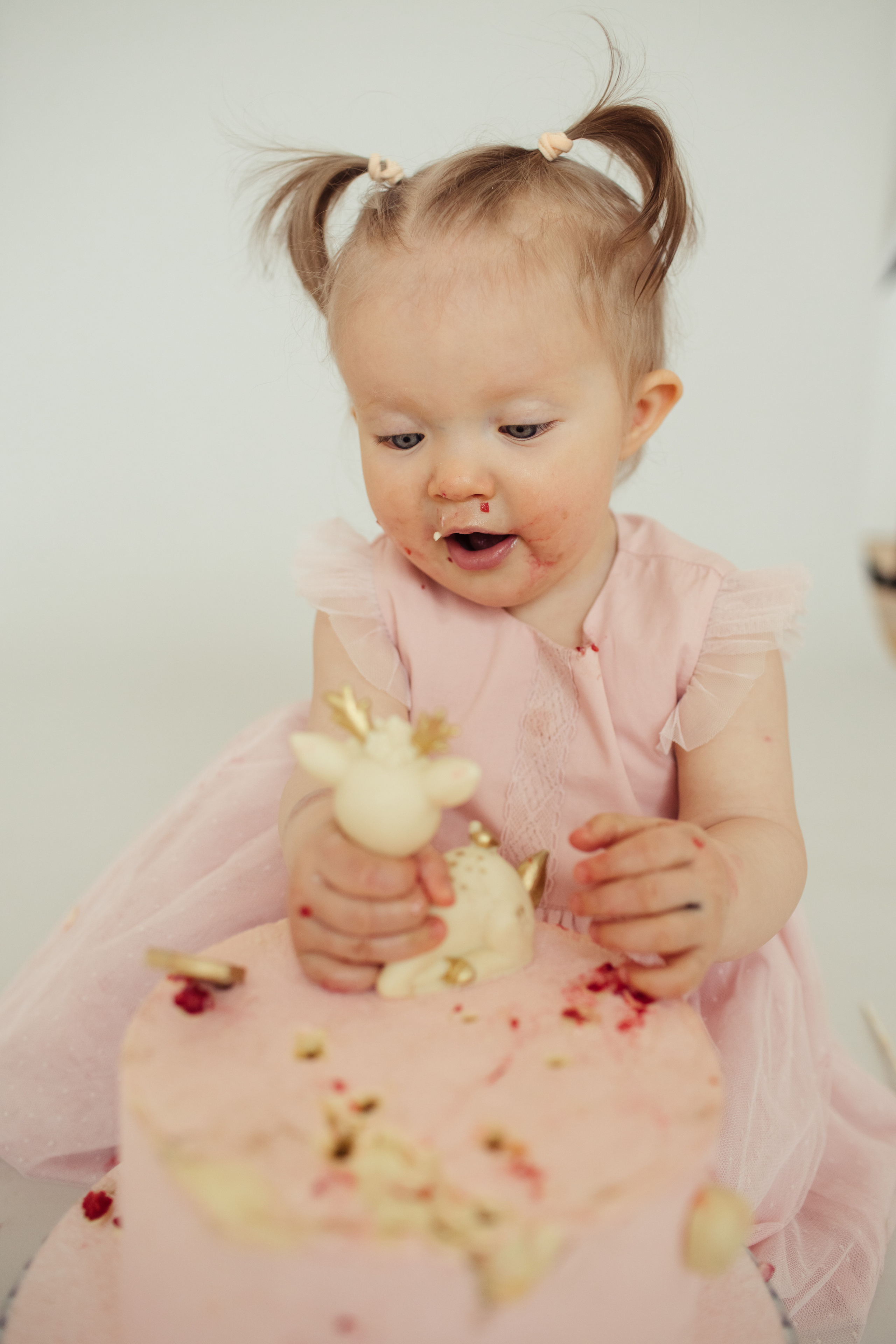 Таисия крушение тортика. Детский фотограф, фотограф на детский праздник Екатерина Огарская