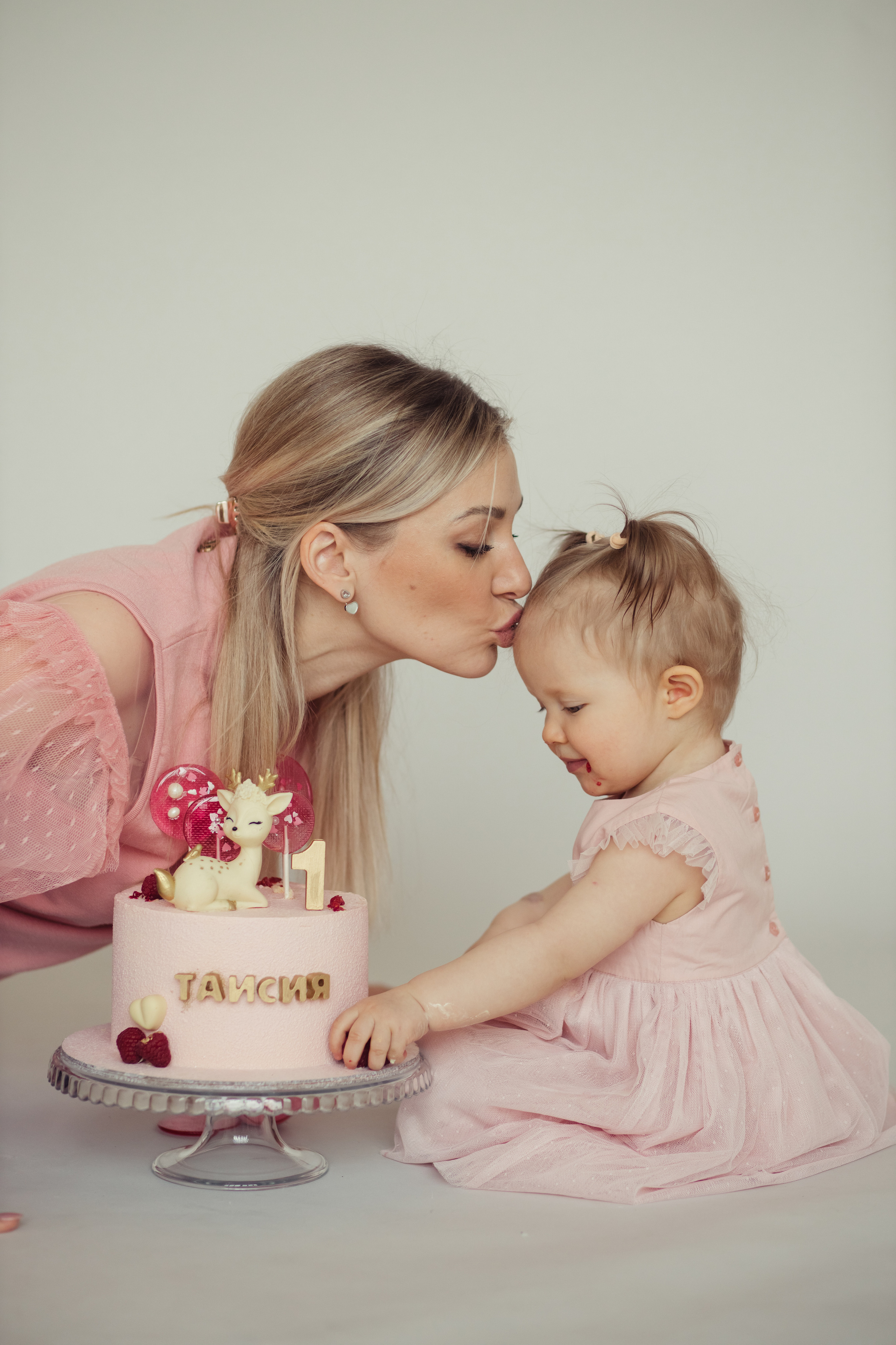 Таисия крушение тортика. Детский фотограф, фотограф на детский праздник Екатерина Огарская