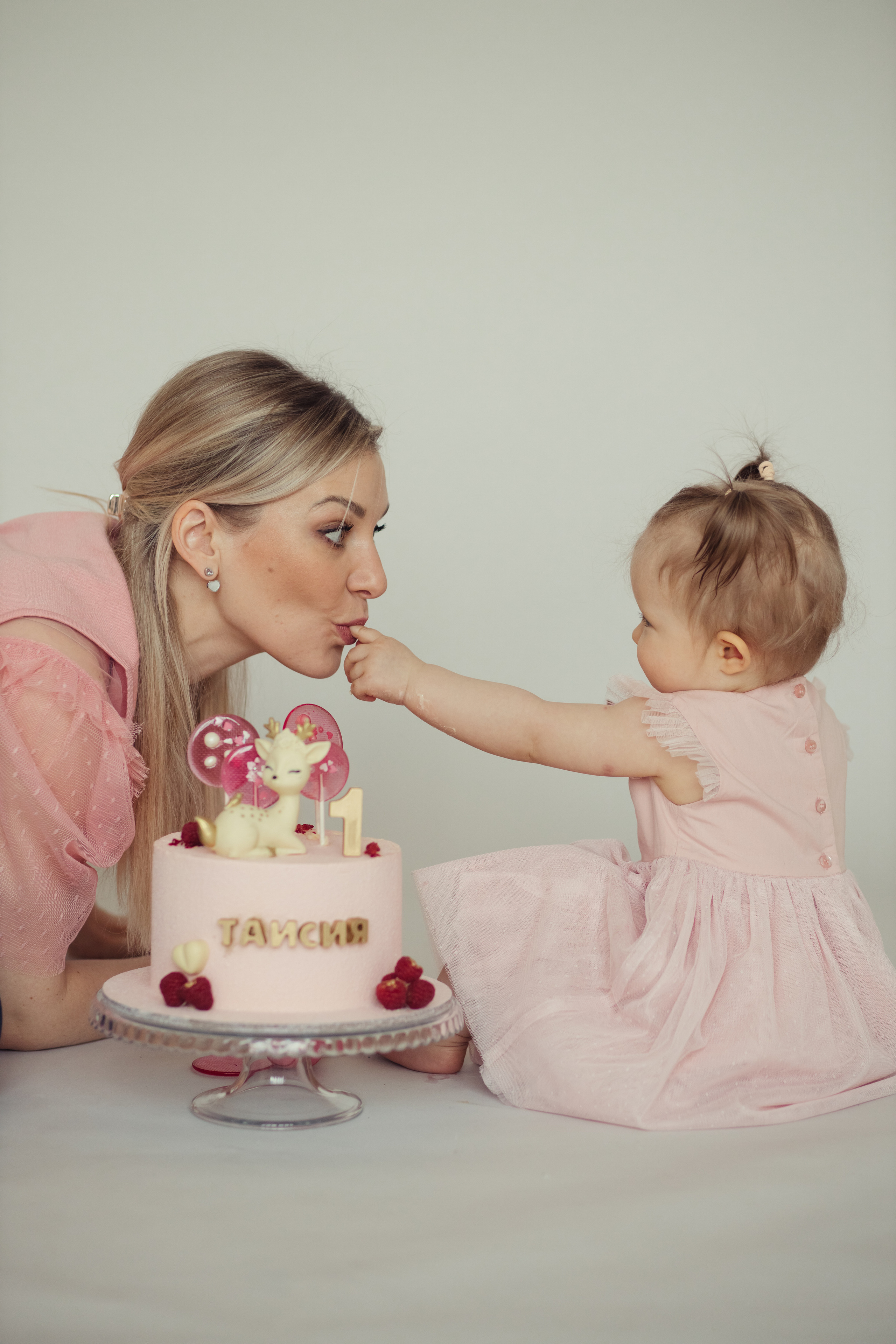 Таисия крушение тортика. Детский фотограф, фотограф на детский праздник Екатерина Огарская
