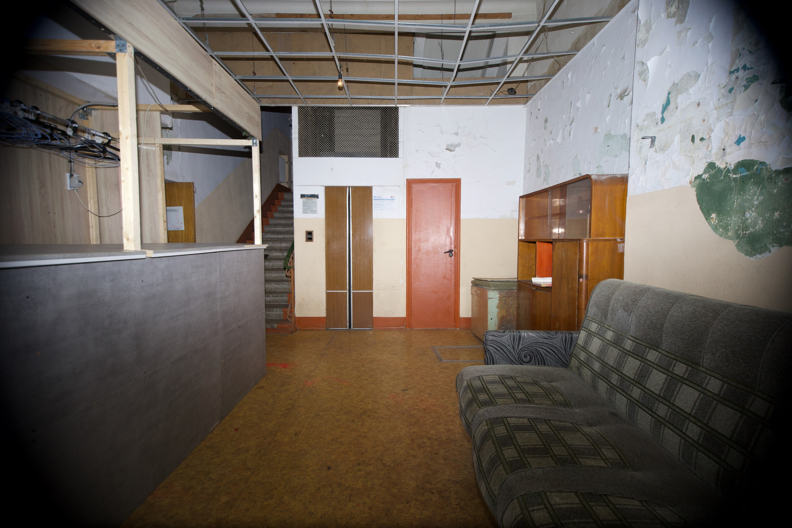 Парадная. Кино в НИИ СНЕГИРИ (Very Strong Place) — Москва