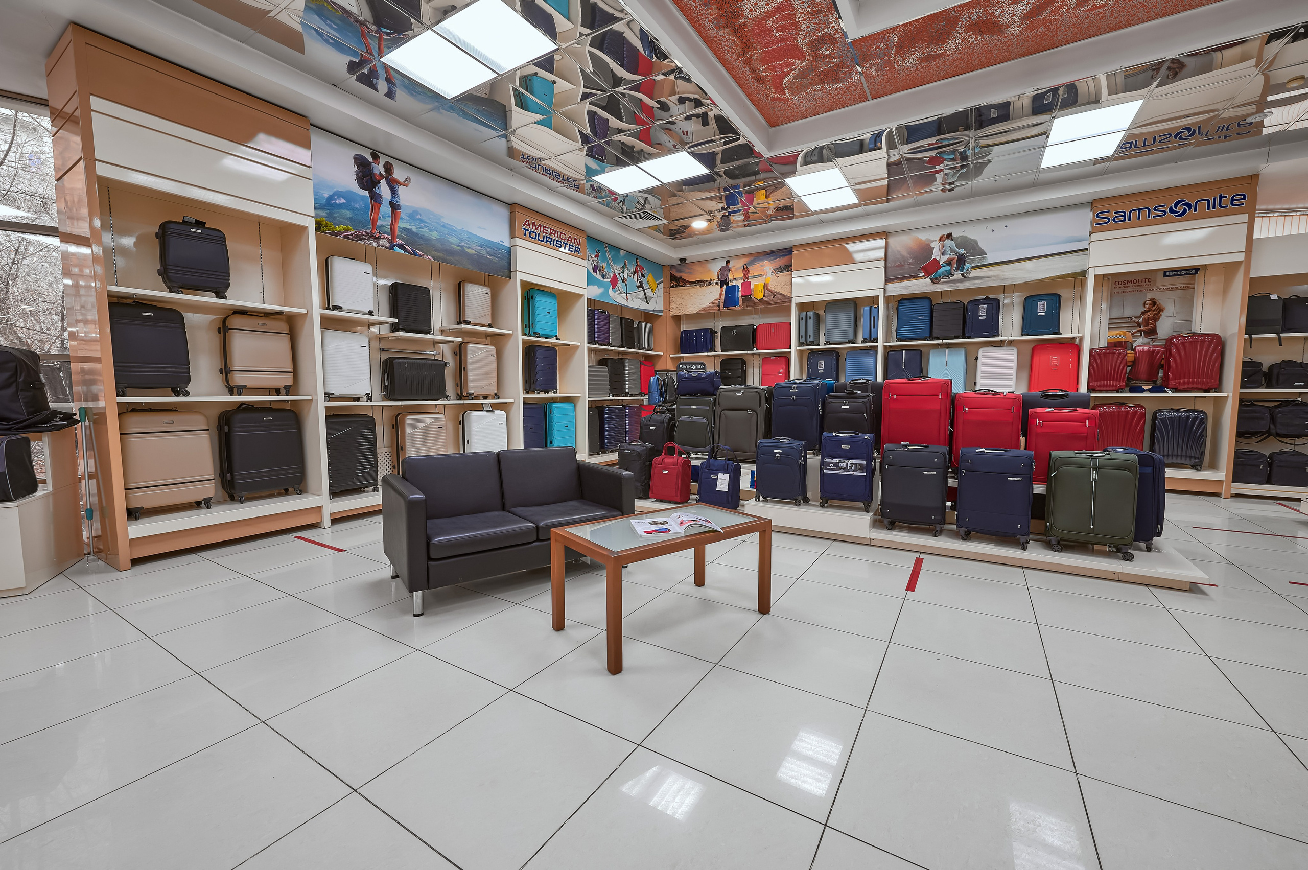 Портфолио по интерьерной и экстерьерной фотосъёмки: Мир Сумок — Правый берег. Фотограф Яковлев Роман — Красноярск