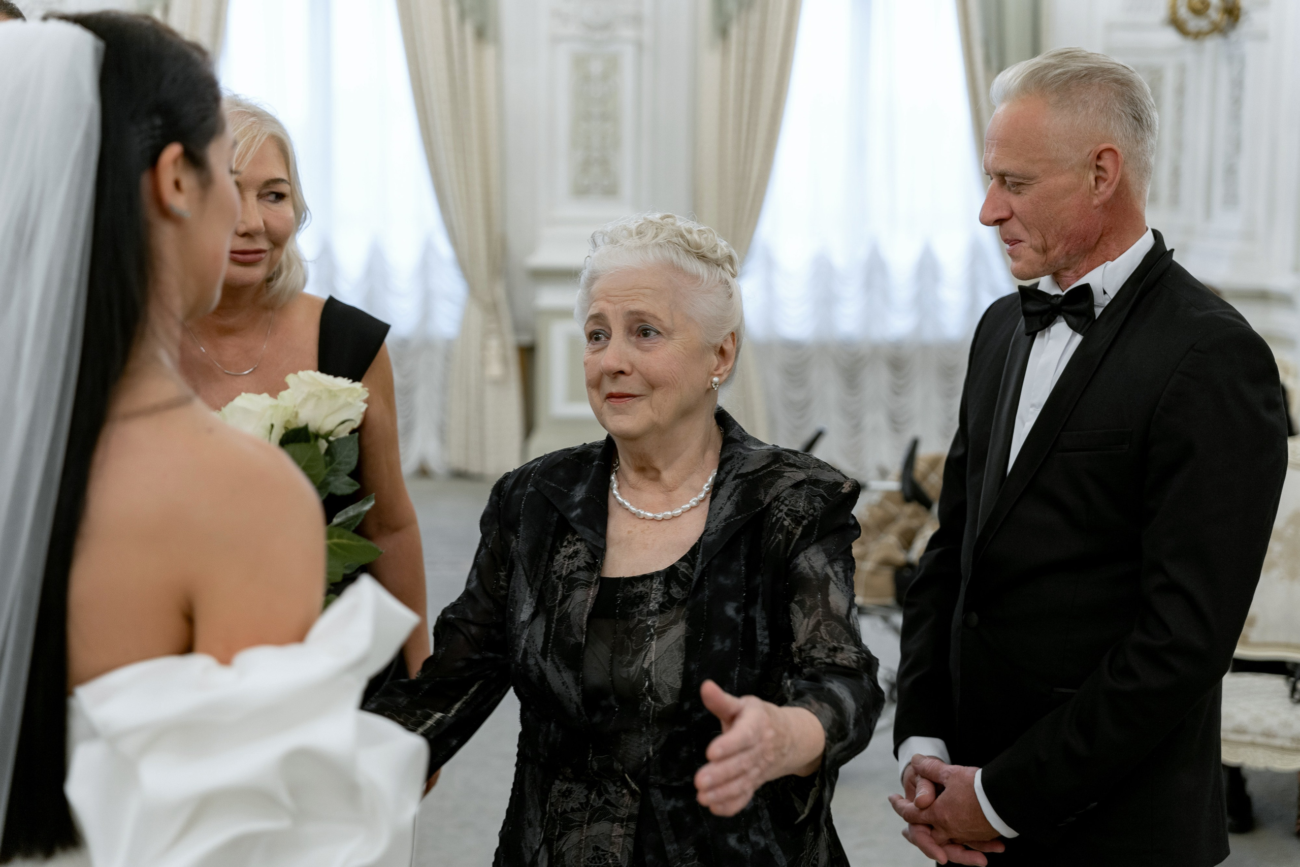 Сборы в квартире, прогулка под дождем и роспись во Дворце № 1. Свадебный фотограф Александр Невский в Санкт-Петербурге