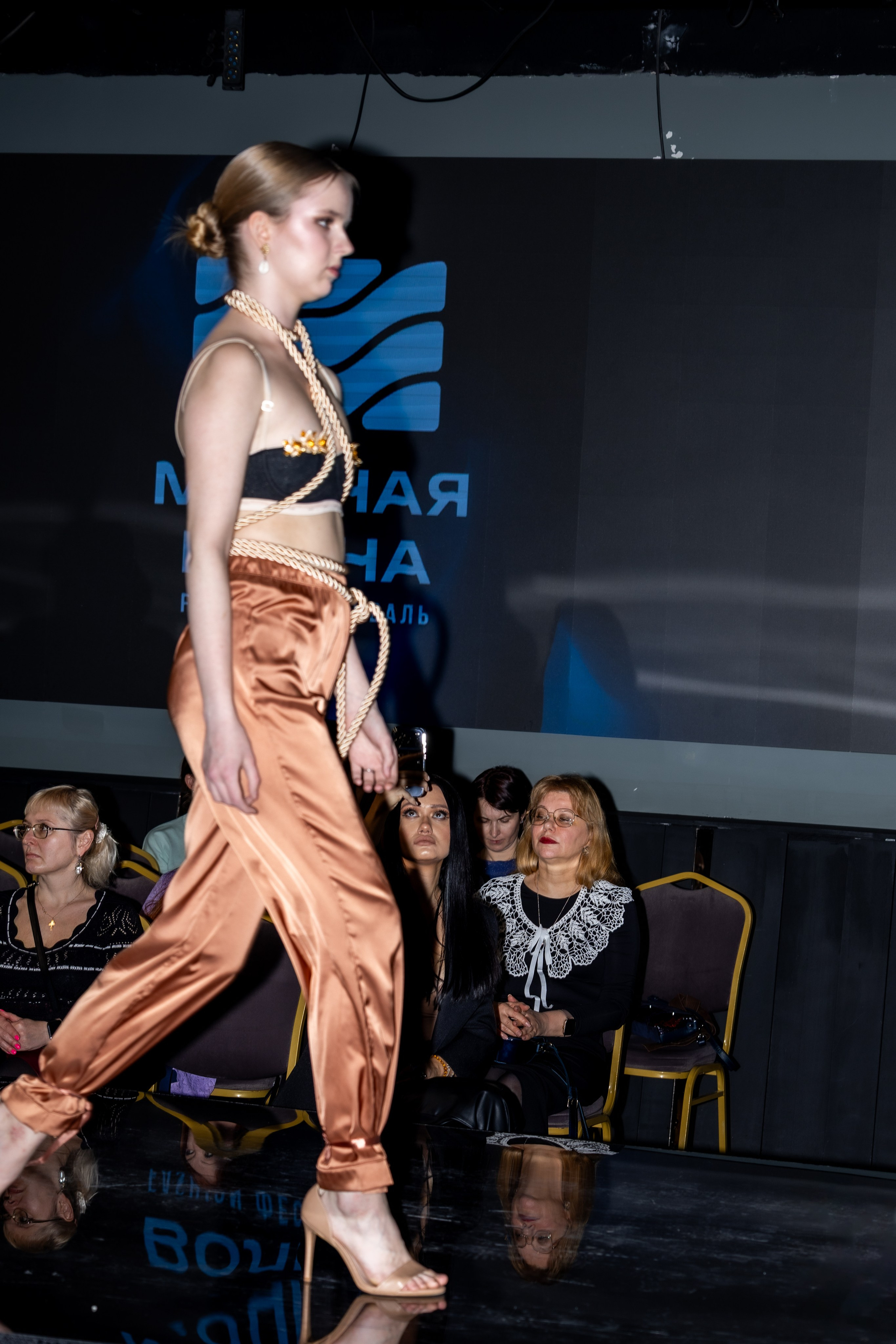 Модный показ Бренд AnyAmo на Модной волне. Студия фото, видеографии и мультимедийного дизайна в Москве Multi Frame Studio