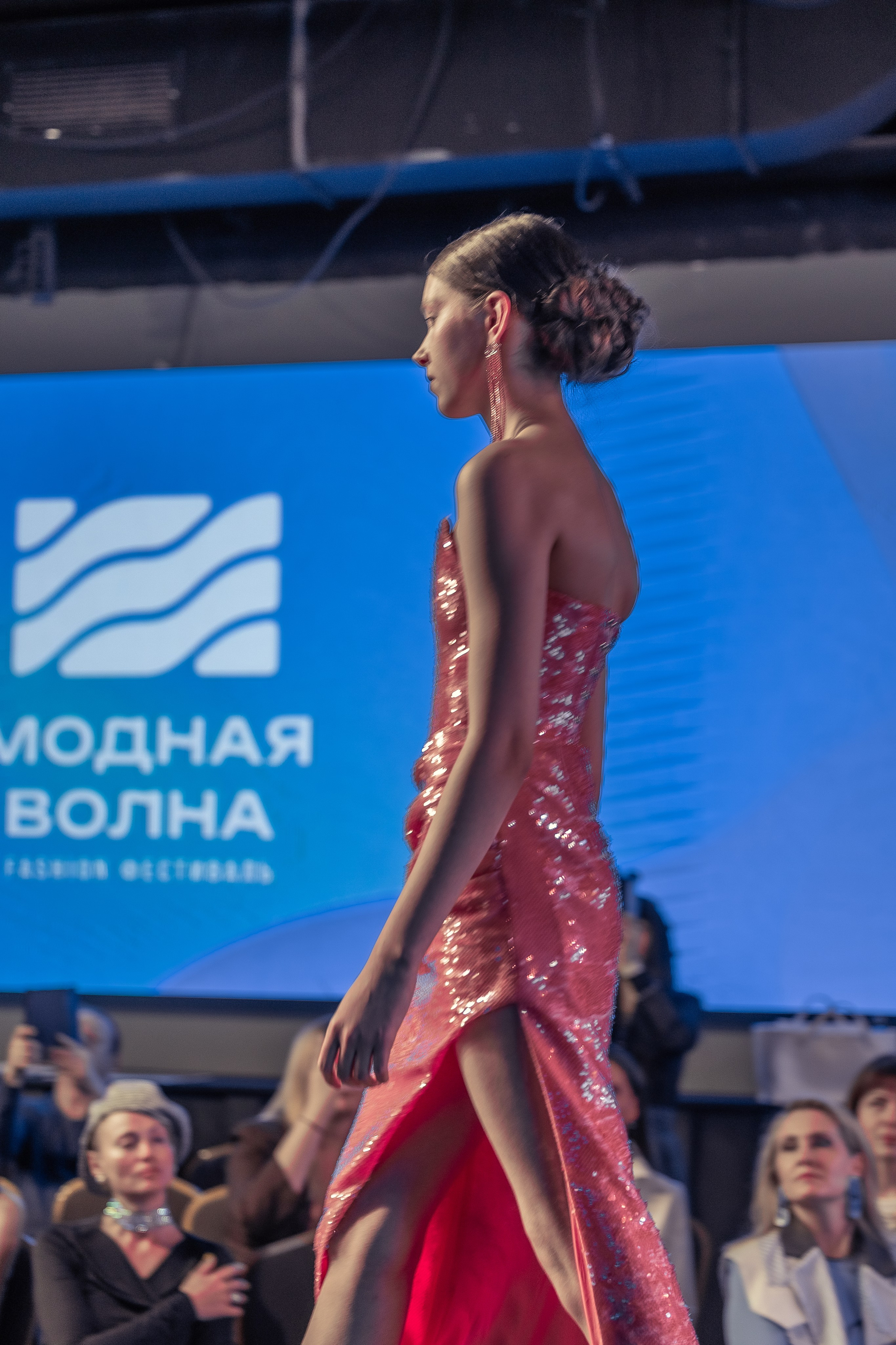 Модный показ Бренд NAZ MAER. Студия фото, видеографии и мультимедийного дизайна в Москве Multi Frame Studio