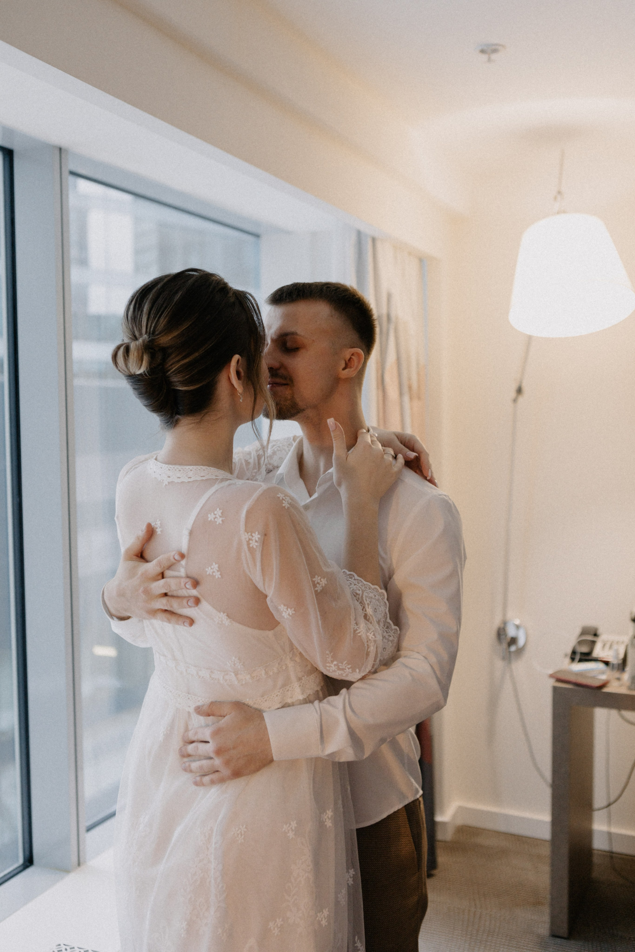 Ксюша и Илья. Утро в отеле роспись в Birds. Свадебный и портретный фотограф в Москве Анастасия Масюк