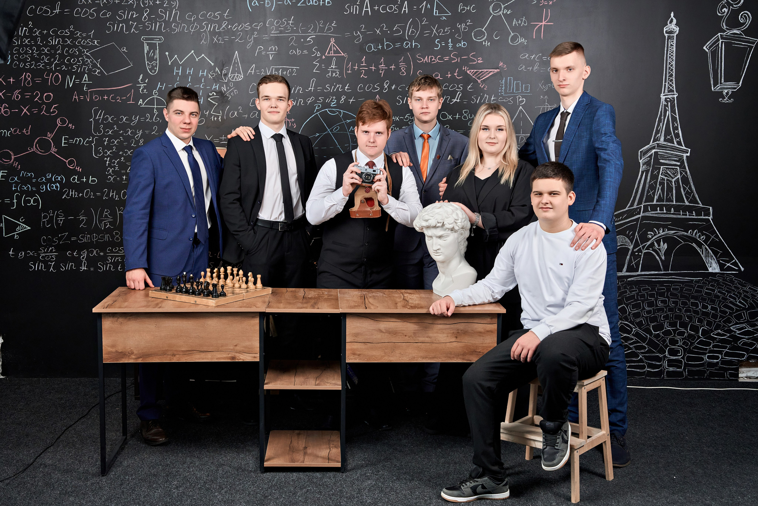 Выпускные альбомы для 9-11 классов. Фотосъёмка в студии. Калуга. Фотограф Меняйло Евгений. Свадьба. Портрет. Репортаж. Семья. Контент