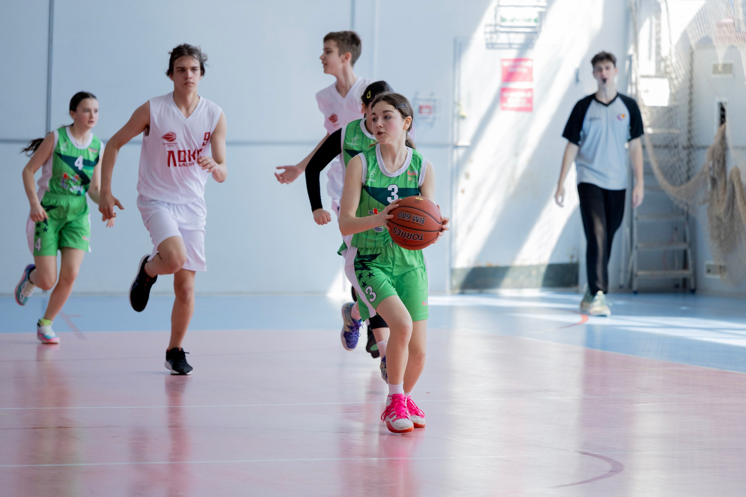 Соревнования по баскетболу среди школьников. Репортажный и портретный фотограф в Владивостоке