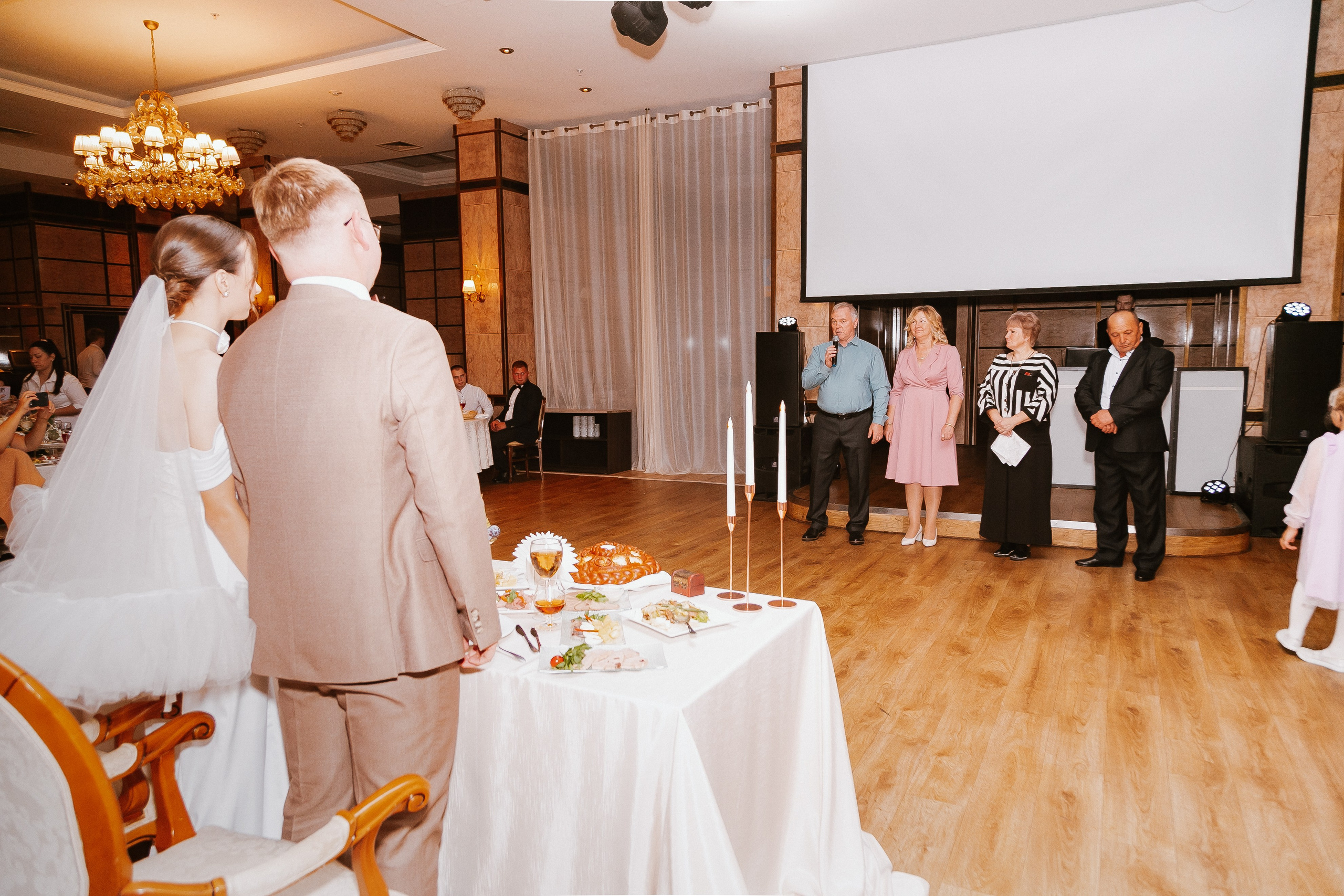 Свадебная осенняя фотосессия Ивана и Лидии в городе. Свадебный и репортажный фотограф в Ярославле и Санкт-Петербурге Роман Микрюков