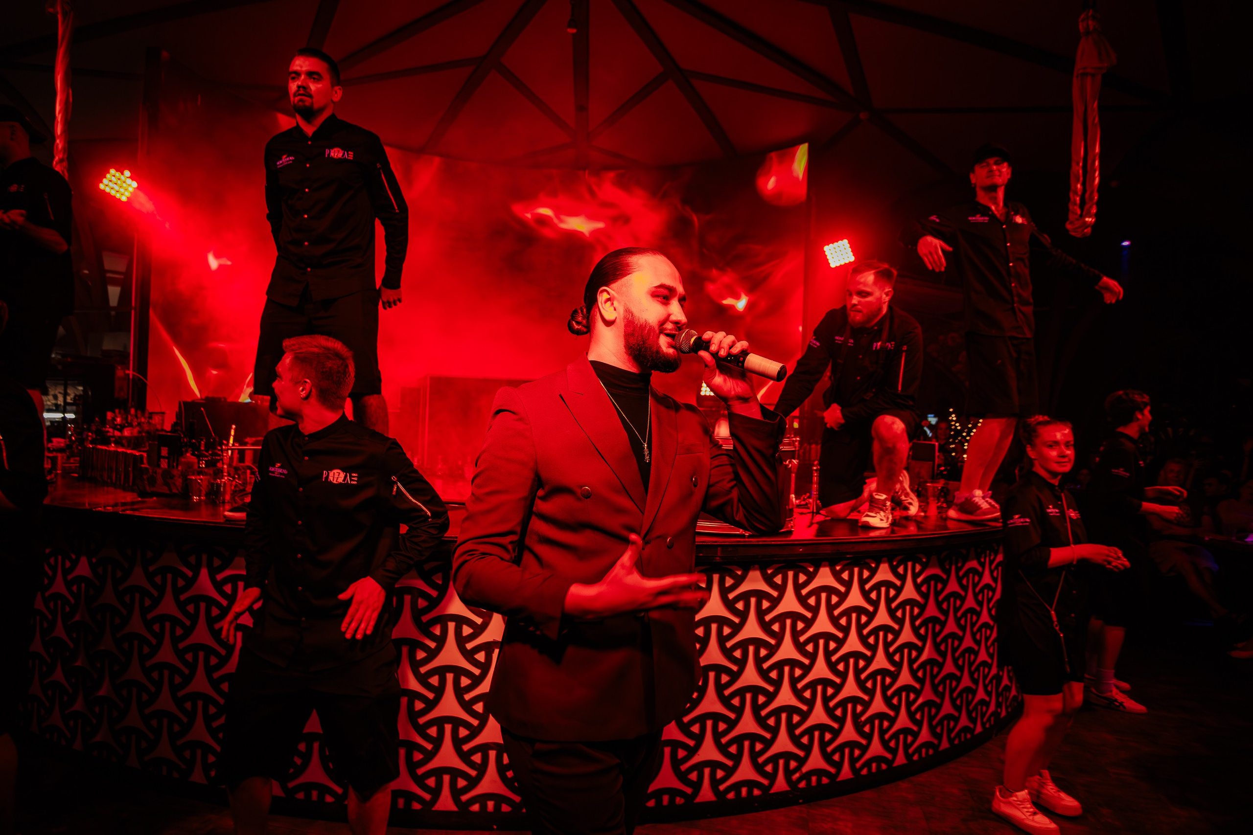 PTIZZA SHOW. Gold & Black in Ptizza Bar_Ялта_6.07.2025. Аминов Руслан | Фотограф