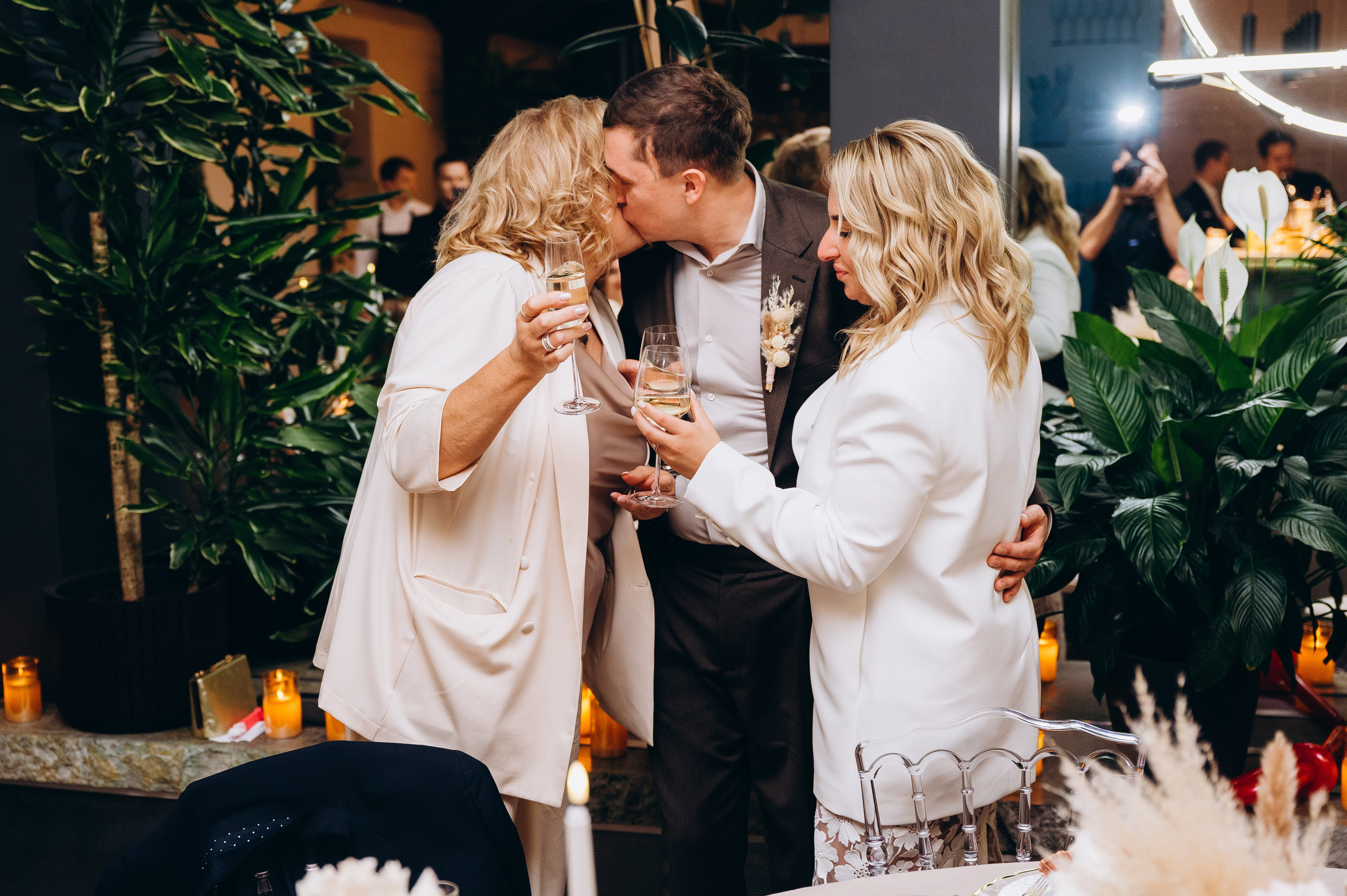 Закажите фотосессию в Москве у профессионального фотографа: свадьбы, семейные фотосъемки, детские портреты и репортажи. Создаю живые и естественные фотографии с душой.