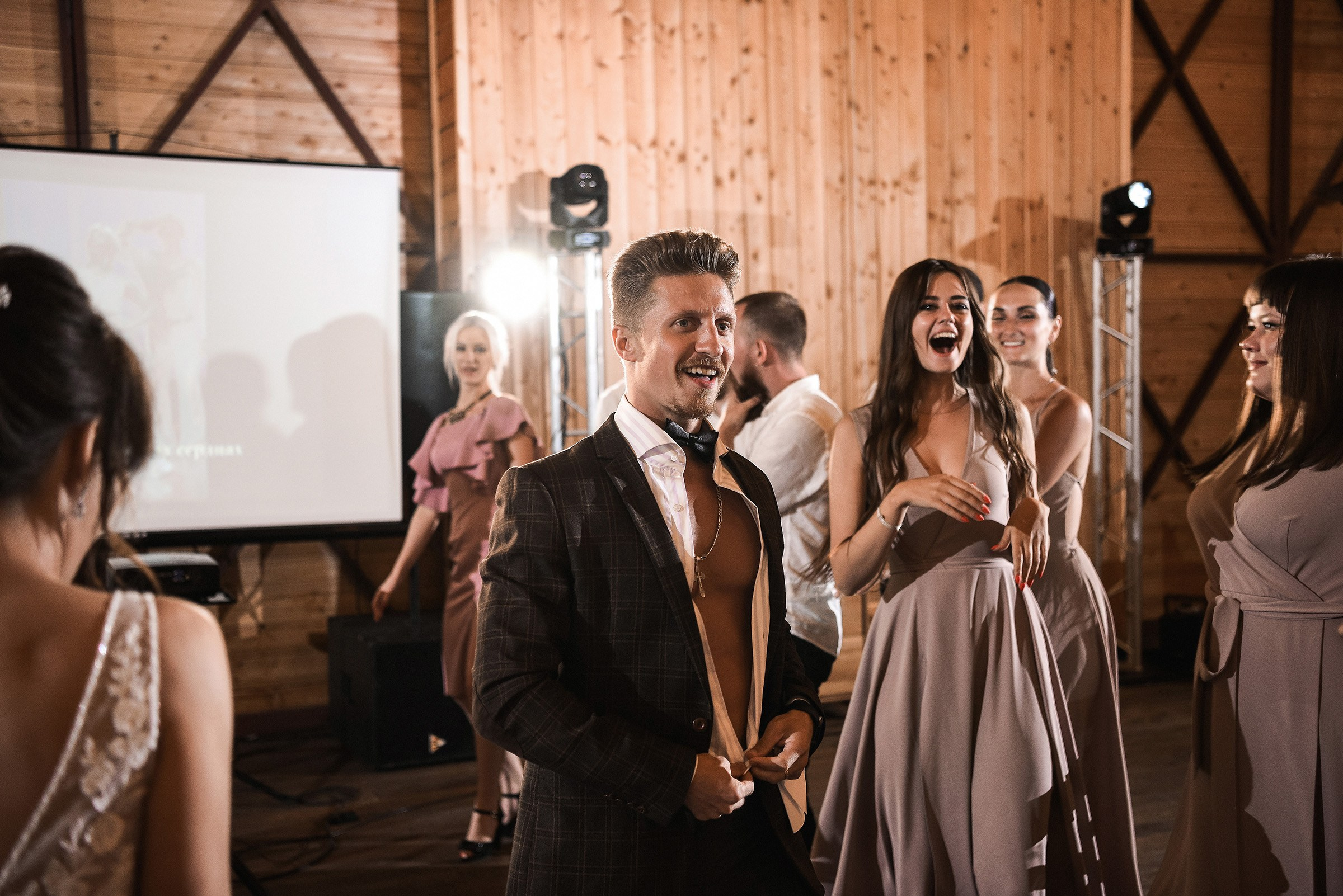 🌄 Демьян и Катя — свадьба в нацпарке "Столбы" | Веселый банкет и эпичные фото на скалах. 📸 Свадебный и семейный фотограф в Красноярске Тихомиров Евгений | 17 лет опыта | 800+ свадеб