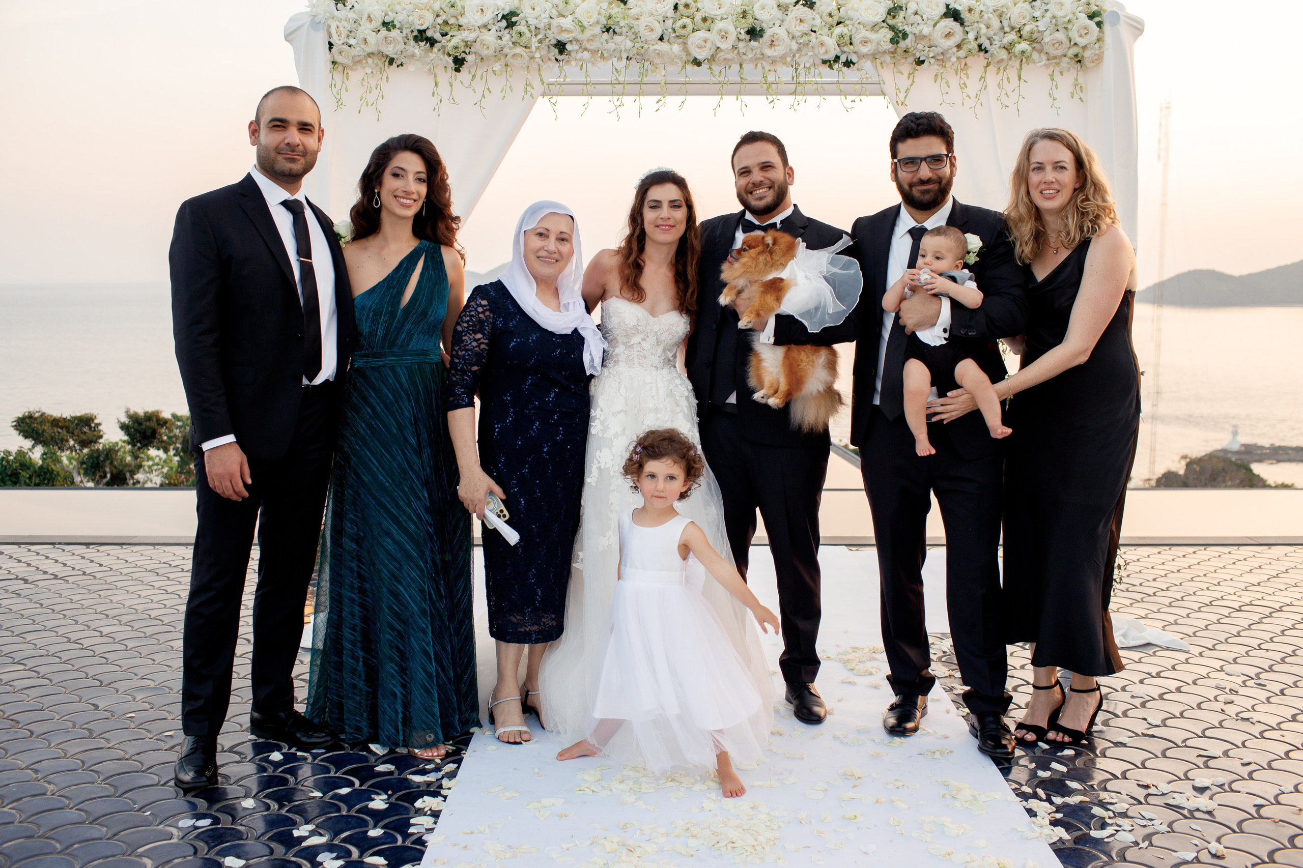 Свадьба с гостями на Пхукете. Фотограф на Пхукете в Таиланде