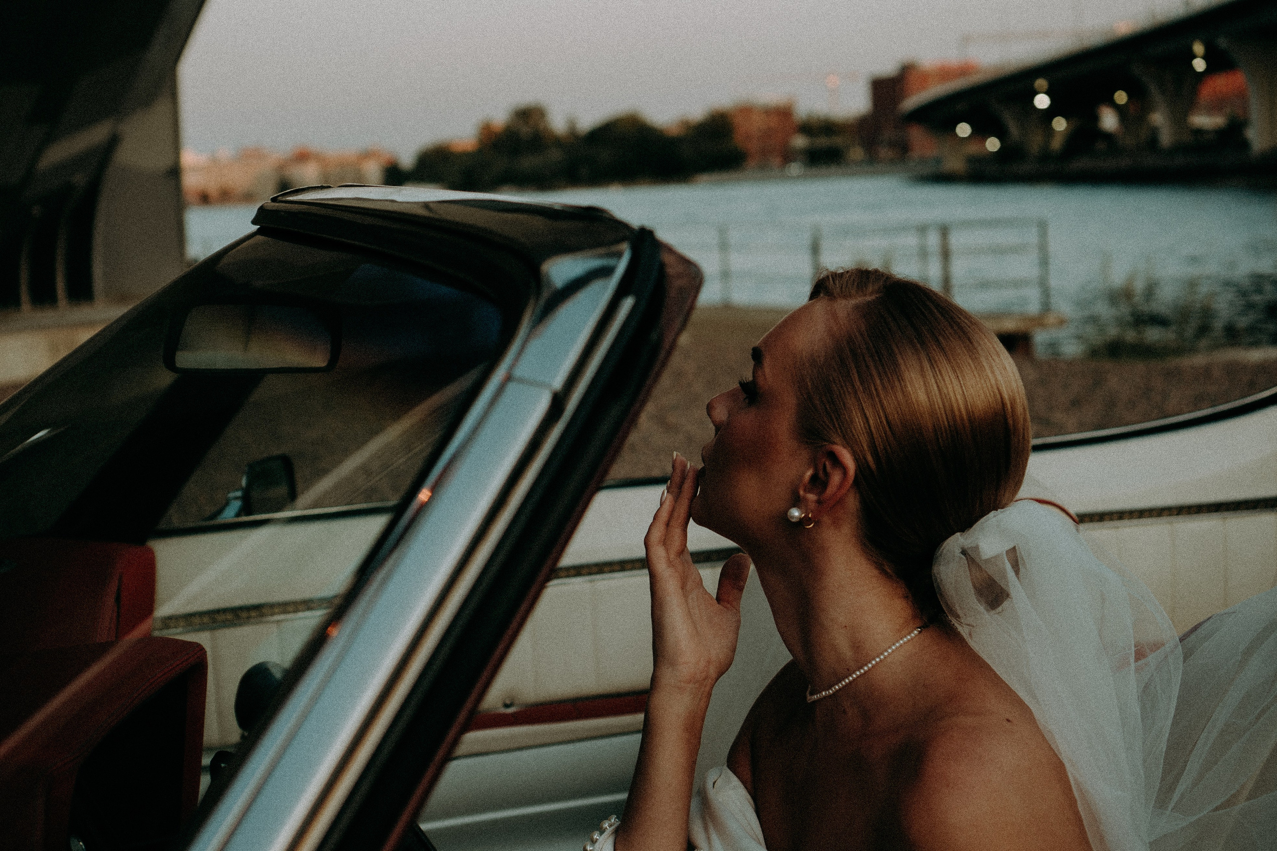 СВАДЕБНАЯ СЬЕМКА ВОЗЛЕ МСОТА БЕТАНКУРА НА КАБРИОЛЕТЕ. Профессиональный фотограф, Санкт-Петербург — Виктория Богомолова