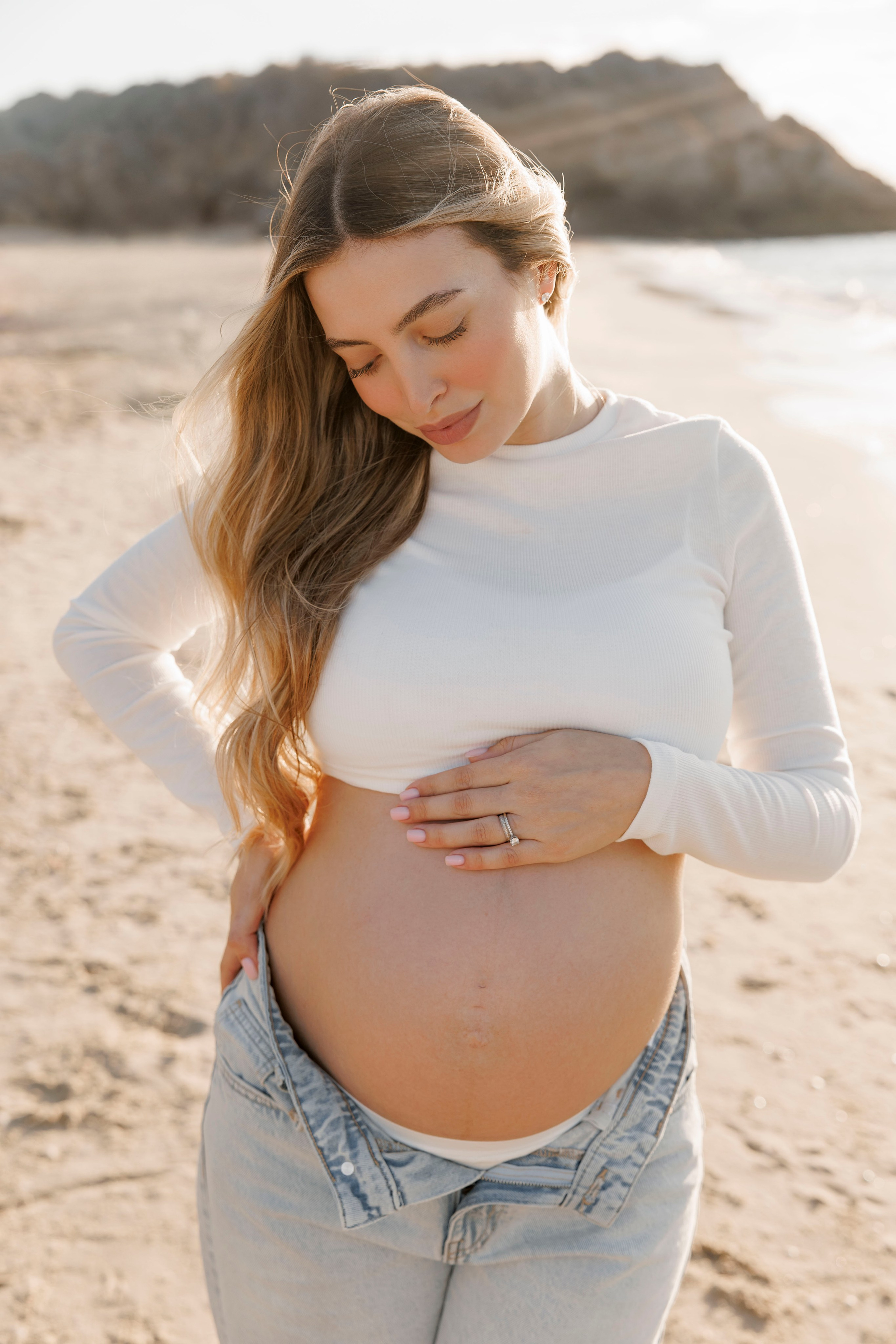 Pregnancy photoshoot near the sea. Wedding and family photographer