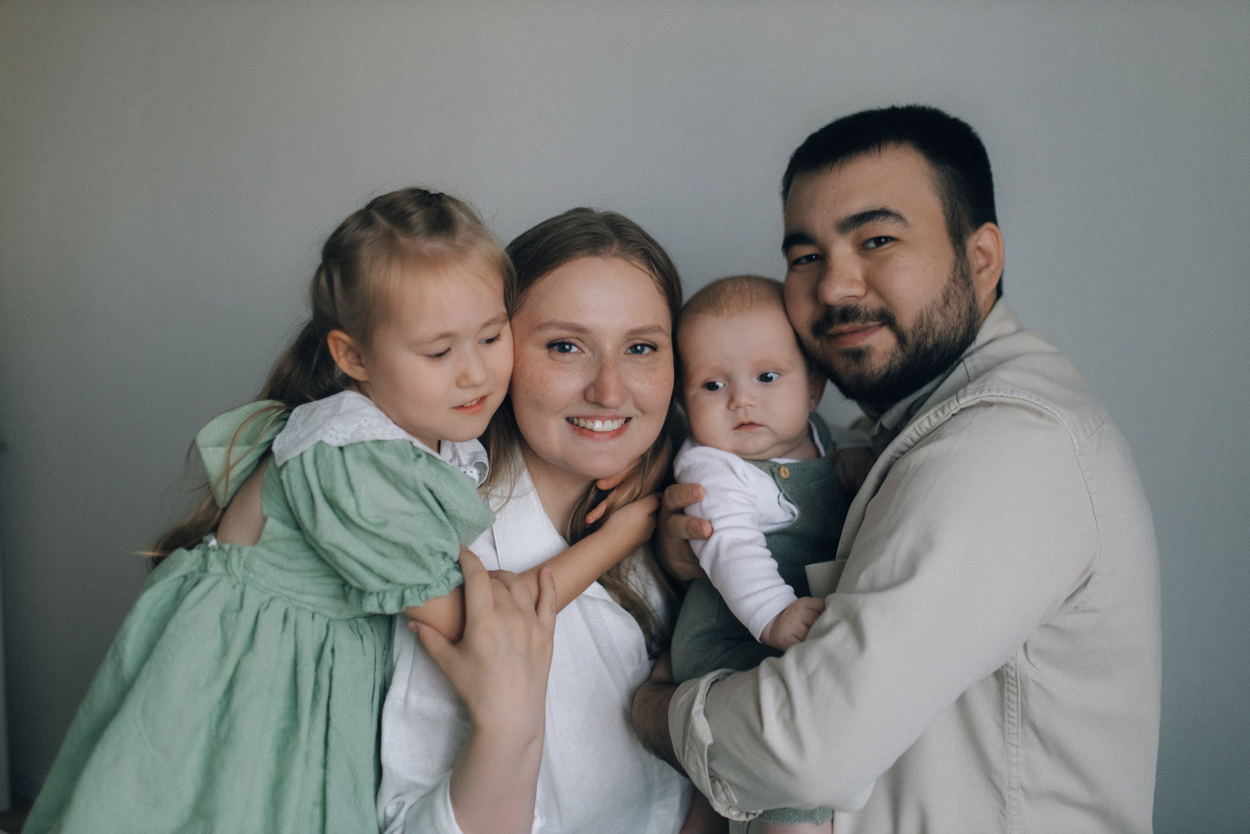 Семейная домашняя фотосессия с детьми. Семейный фотограф Екатеринбург Черепанова Олеся