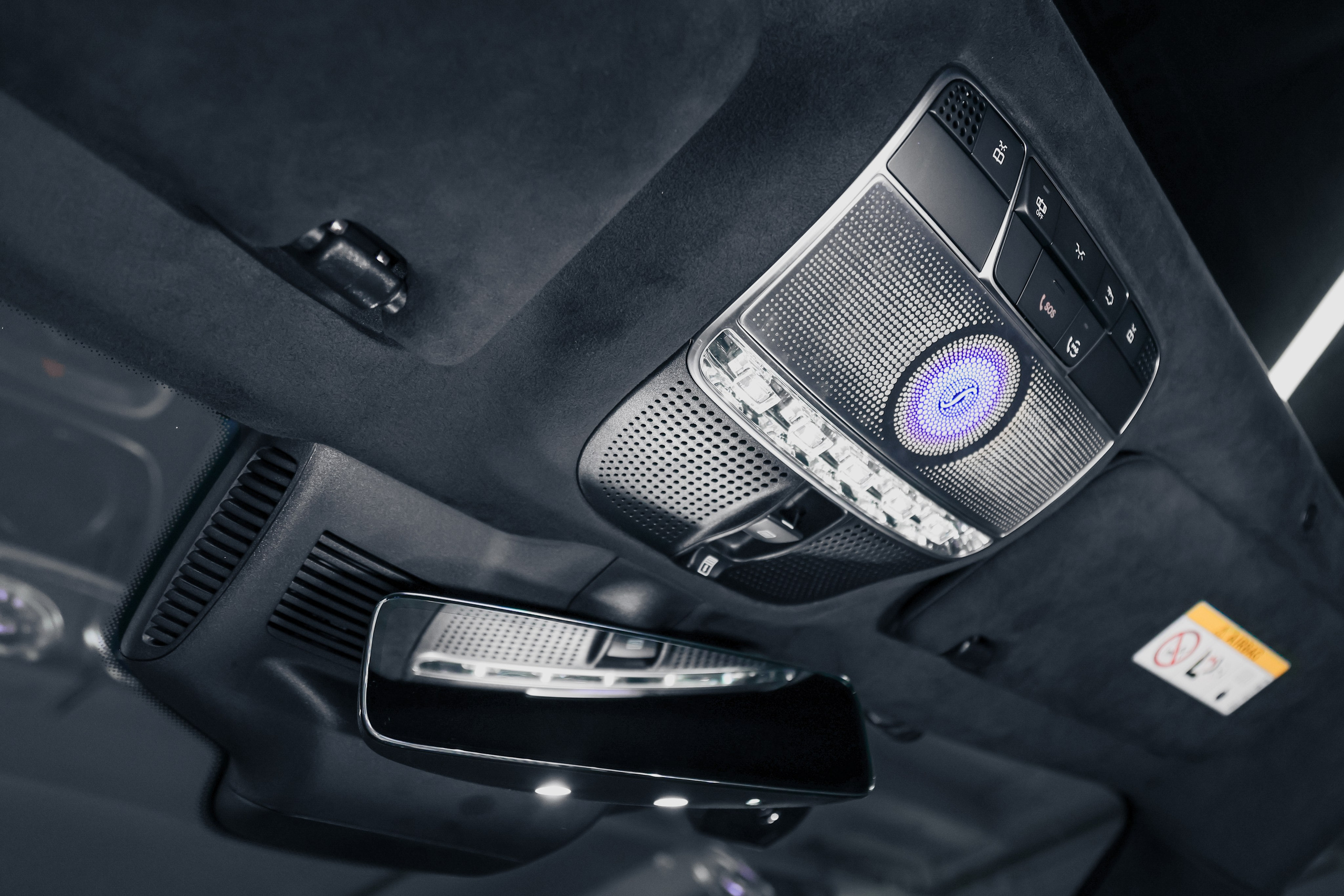 2020 MERCEDES BENZ S63 AMG WHITE ON BLACK $145,000 / 27,100 KM ODOMETER. Mixturecaptures