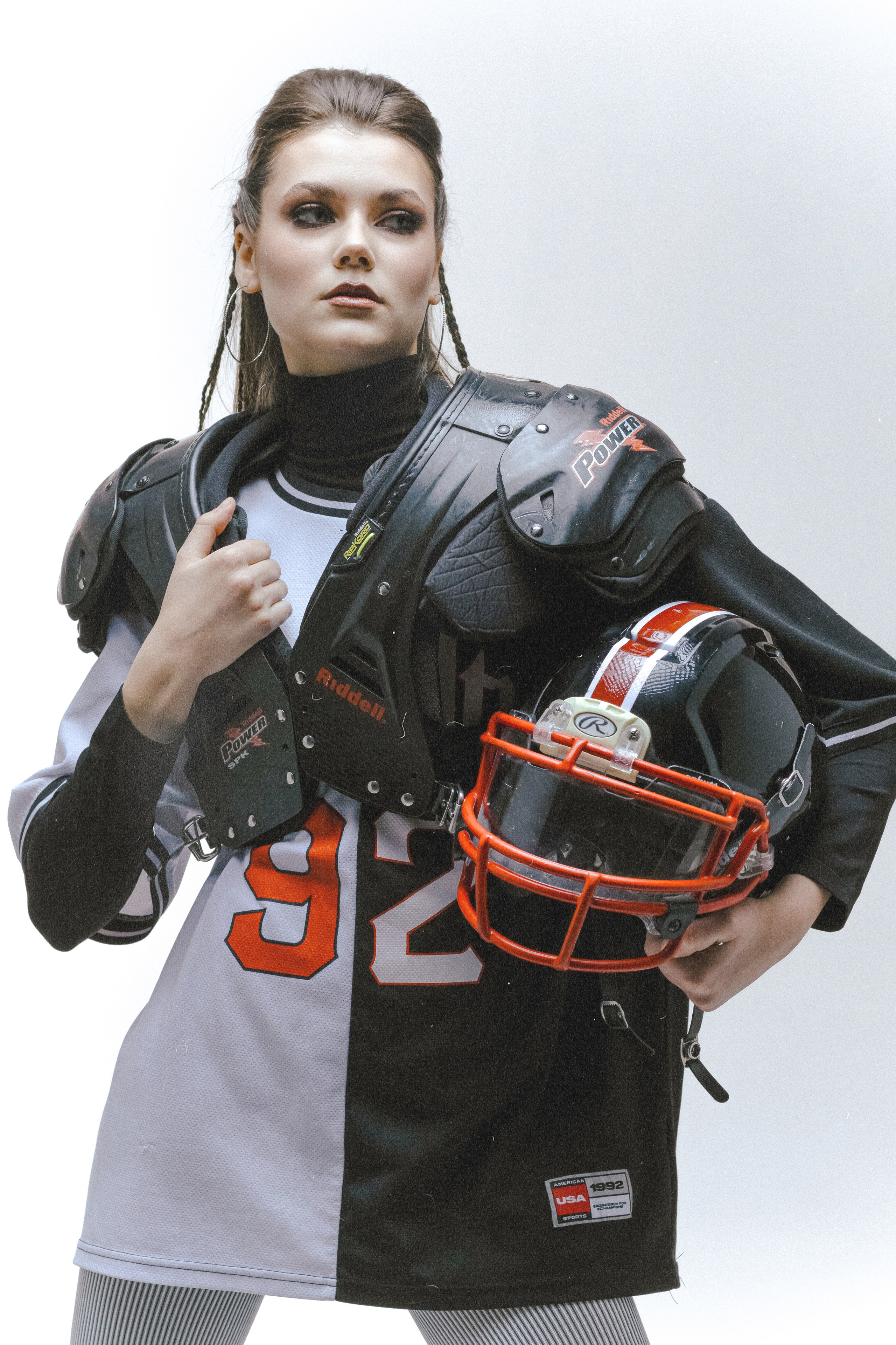 американский футбол, спортшик, фотосессия творческая, студийный свет, женская фотосессия