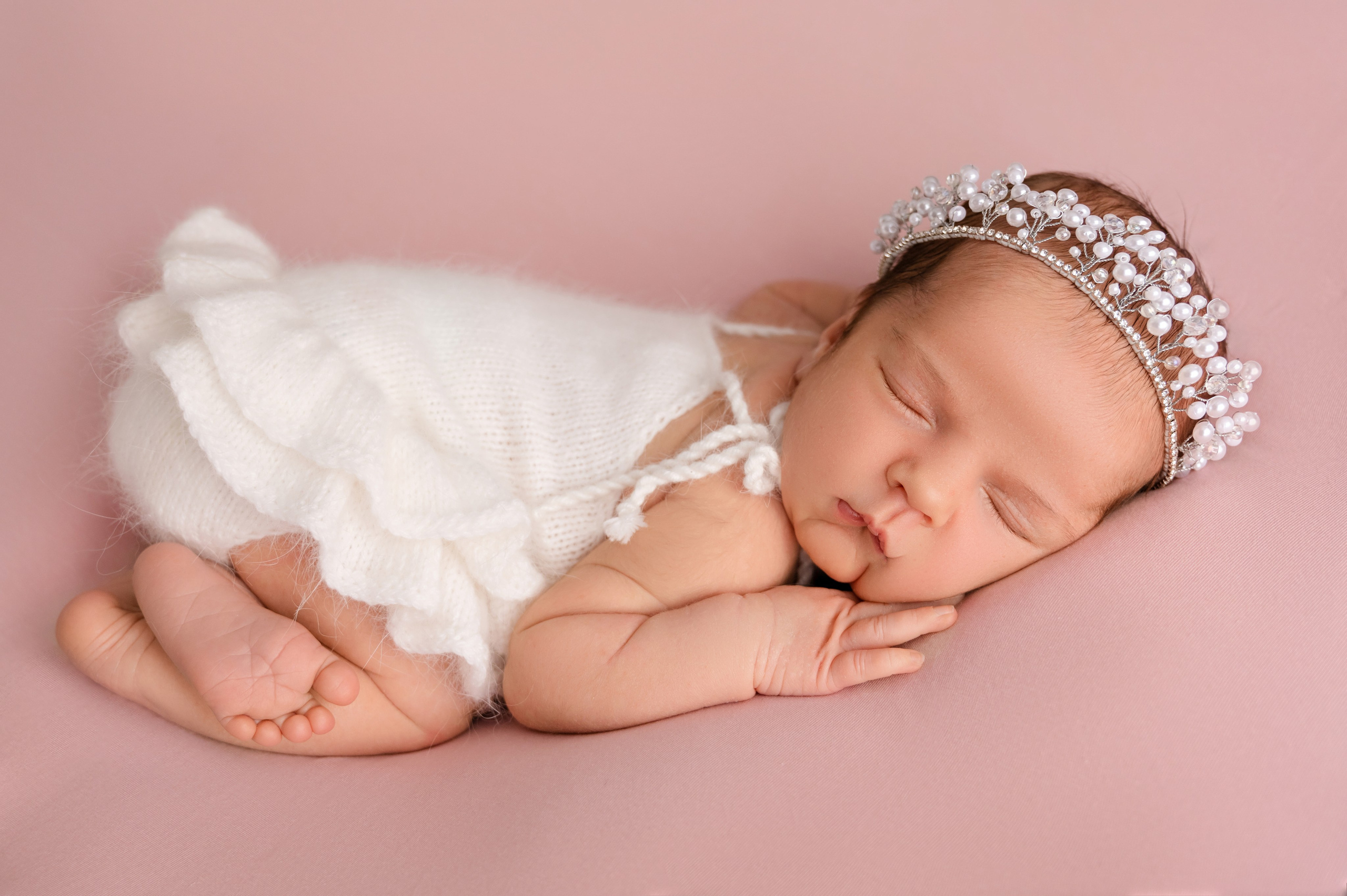 Newborn girl. Фотограф новорожденных малышей в Санкт-Петербурге