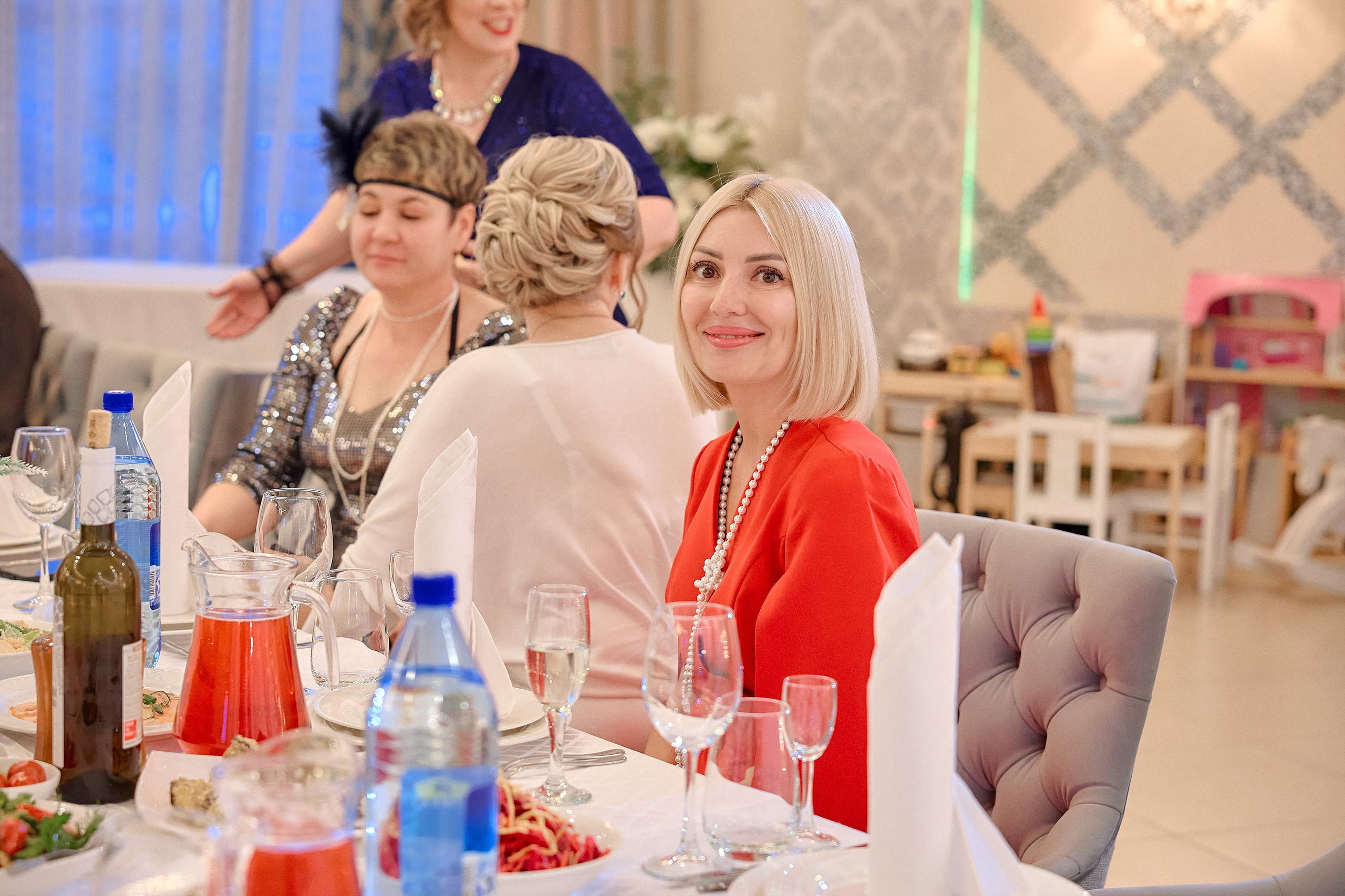 Портфолио репортажной фотосъёмки: Выпускной в ресторане «Император». Фотограф Яковлев Роман — Красноярск