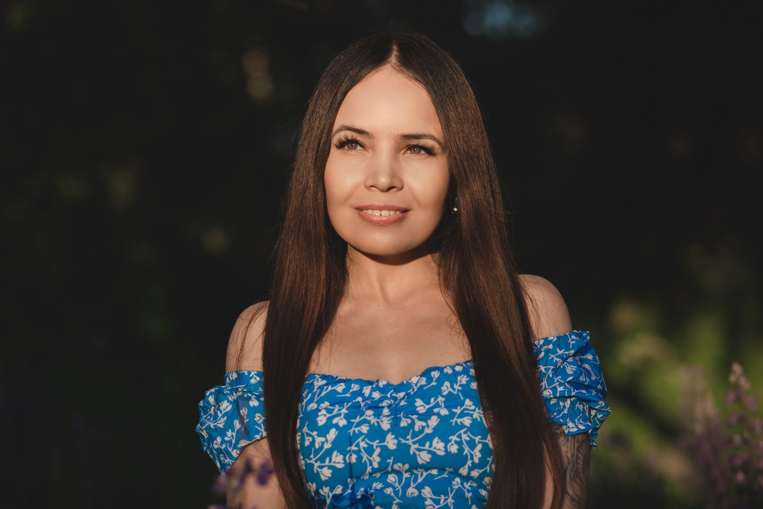 Таня в люпинах — бренд‑фотосессия в Москве, О проекте: люпиновый образ и атмосфера, Почему выбраны люпины?, Что мы создаём вместе, Образы и стилизация, Локация и настроение, Где использовать фото, Забронируйте съёмку, бренд-фотосессия в люпинах, люпины в Москве, визуальный контент для экспертов, фотосессия для личного бренда, Катерина Сысуева, rina_sphoto