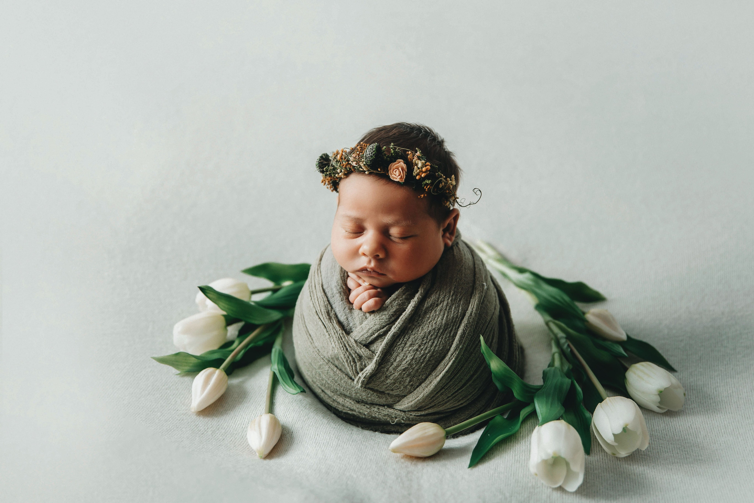 Альбом с классическим ньборном в ярких тонах. Фотограф новорожденных Москва, Люберцы, Жуковский, Раменское