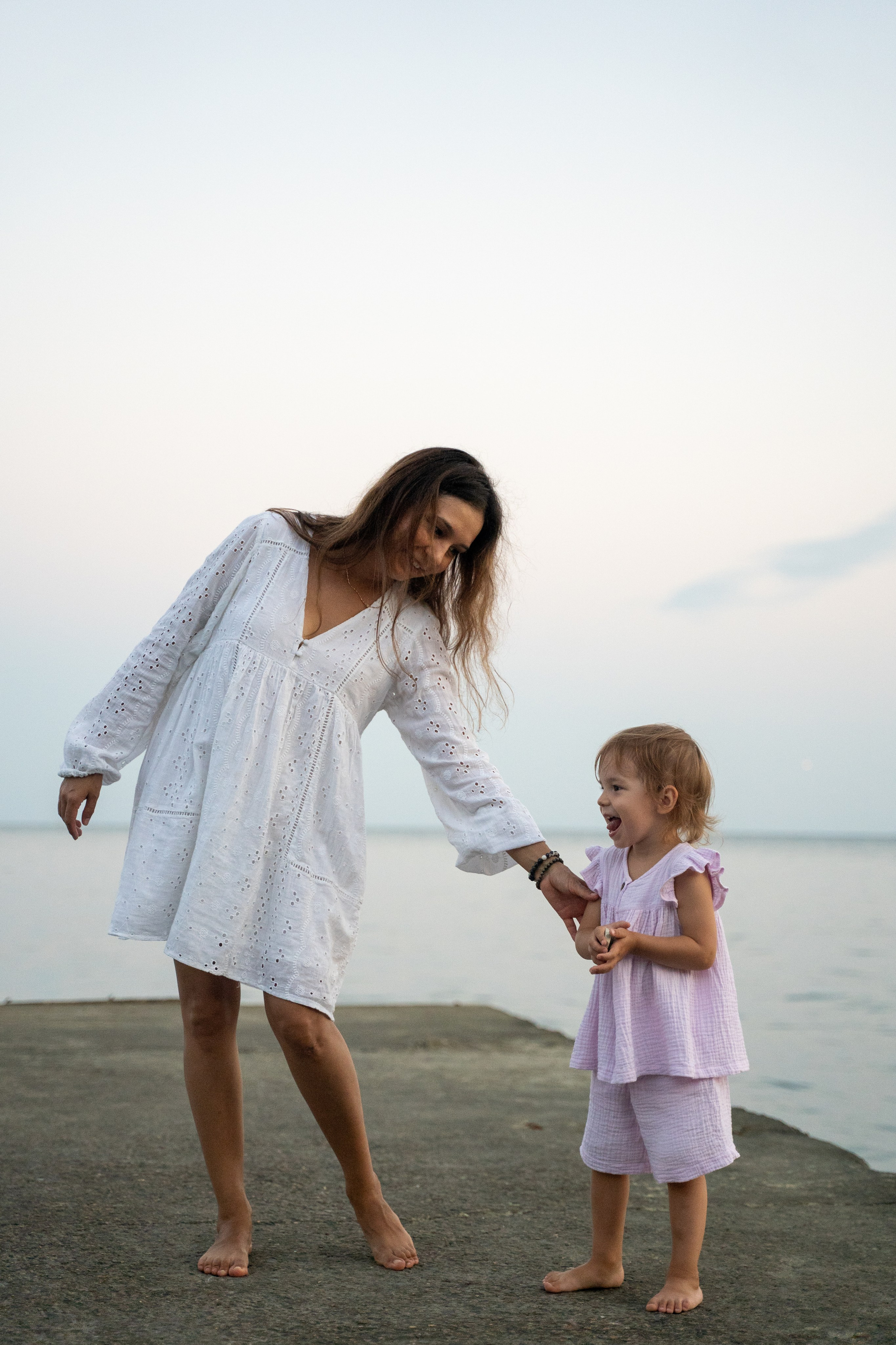 Фотокадр девушки с ребенком