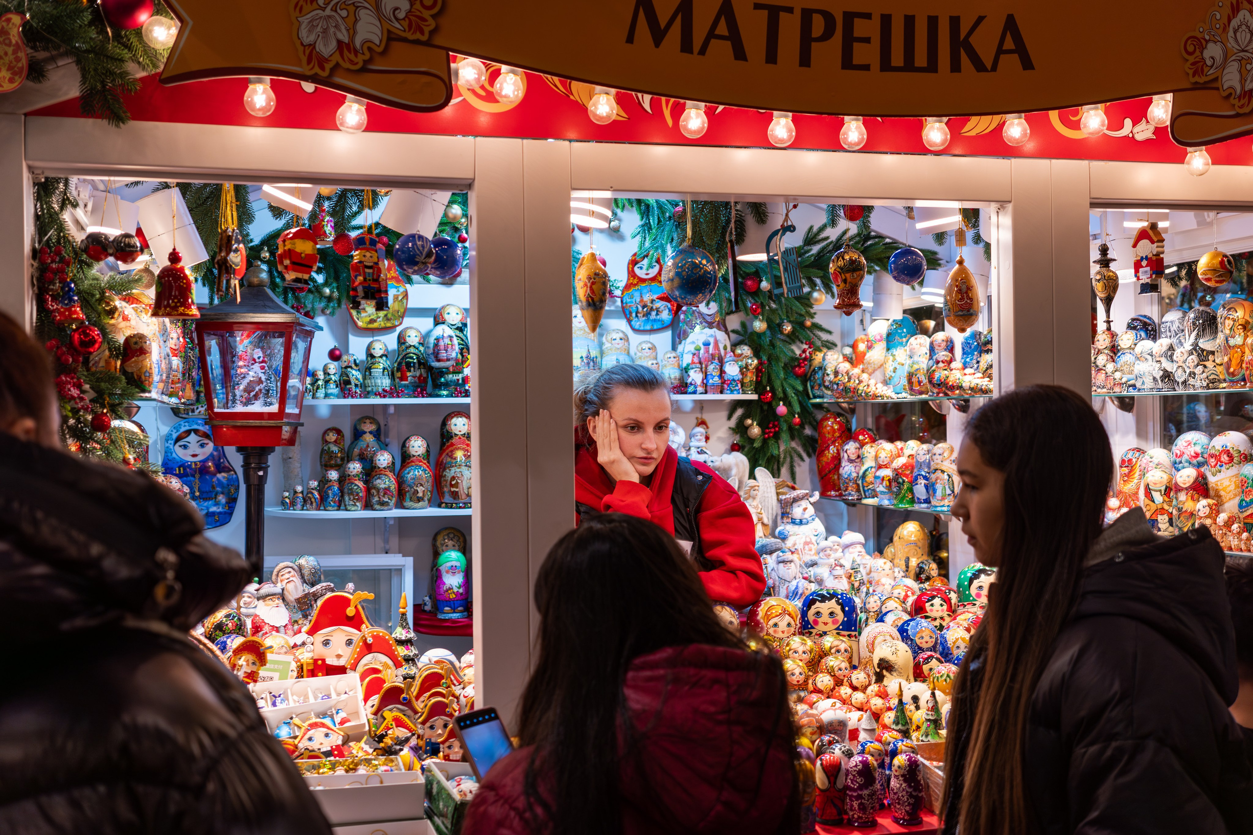 Палатка с матрёшками в ГУМе