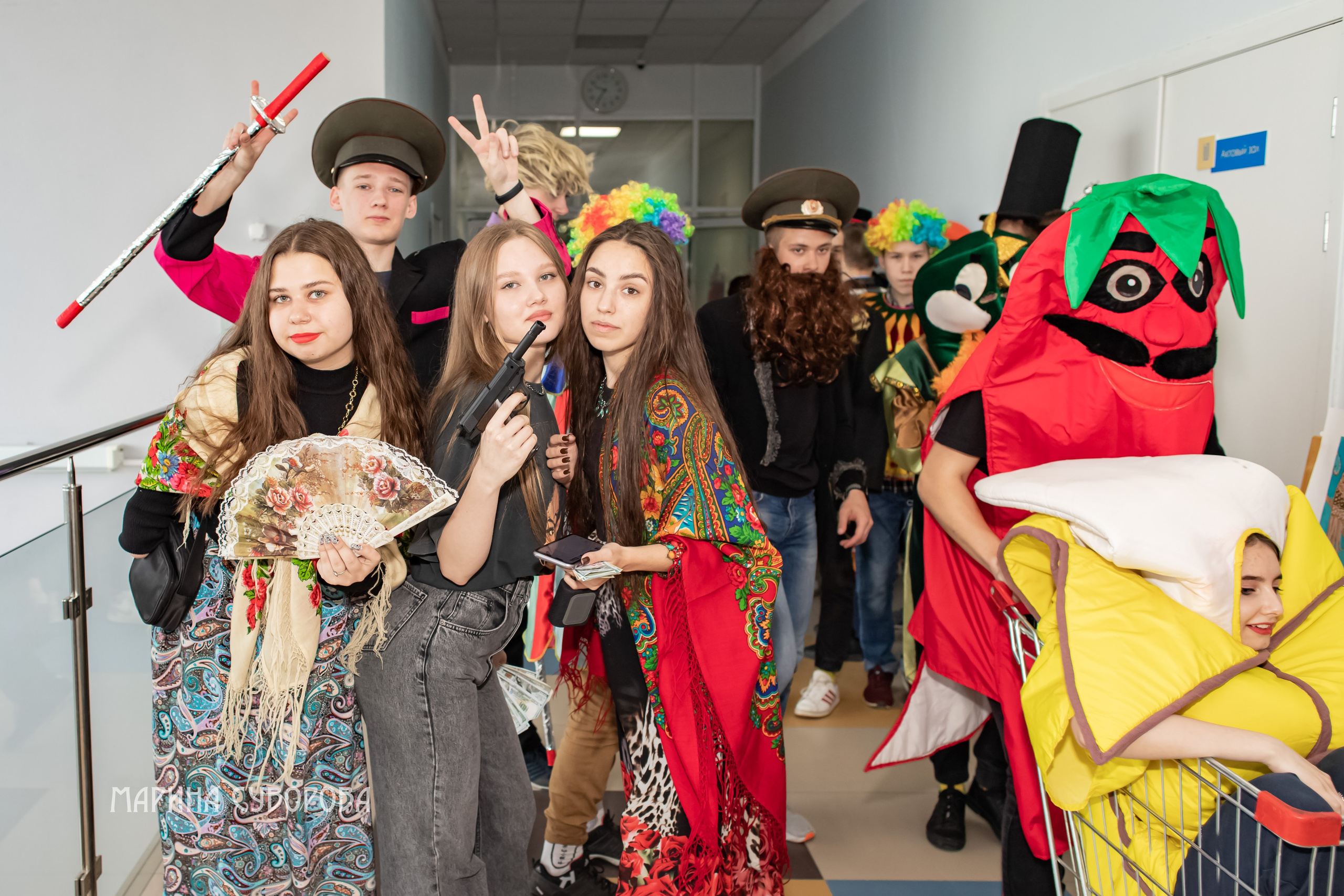 Фото выпуск 11 класс. Свадебный фотограф Марина Суворова и видеооператор Олег Петров