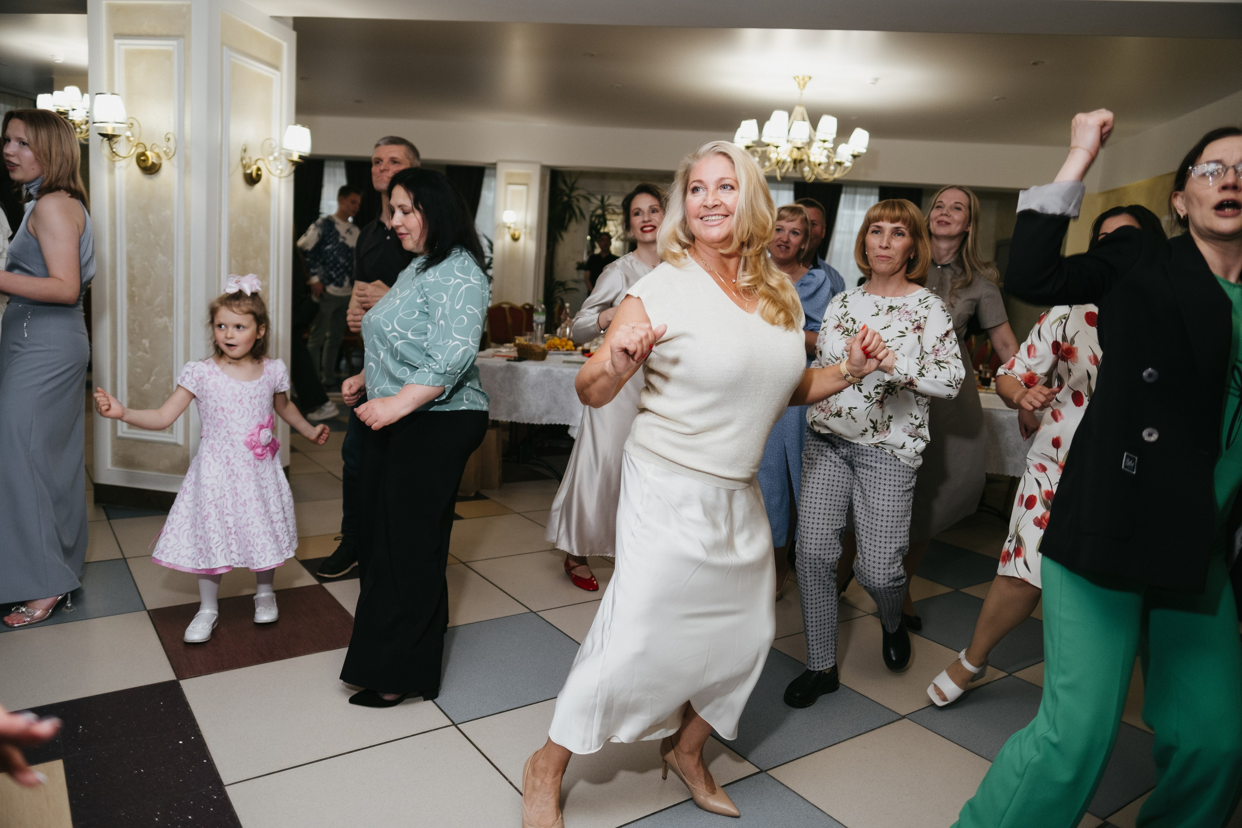 Выпускной 11 класс школы № 30. Свадебный и репортажной фотограф Денис Ожигин в Краснодаре и Краснодарском крае