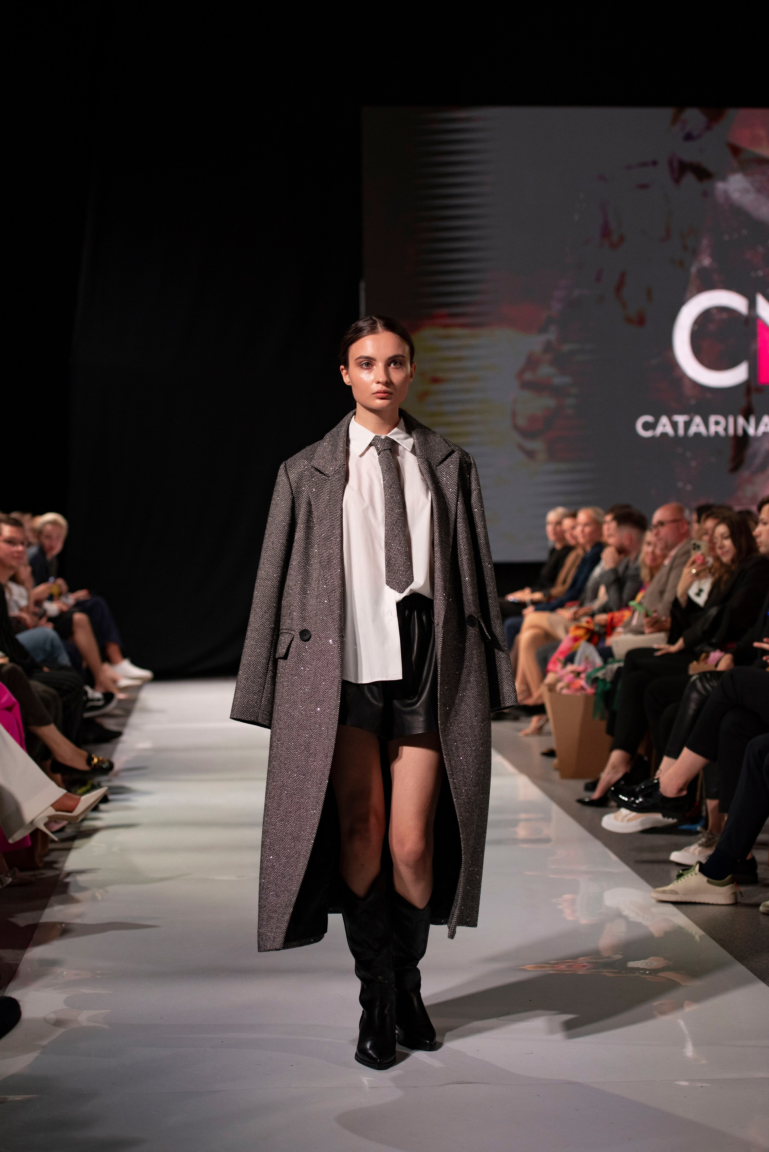 Фотограф на модельный показ. Свадебный, семейный, фэшн фотограф, школьный фотограф в Сочи